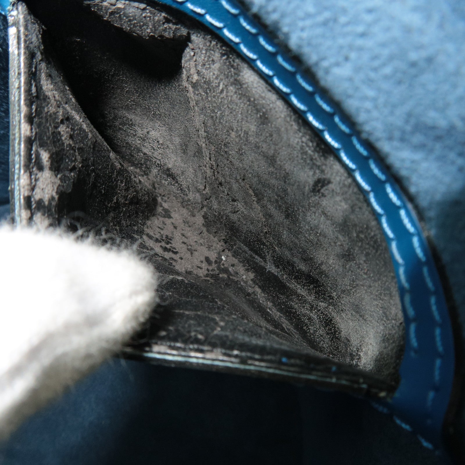 Louis Vuitton Epi Cannes M48035 / Serial unknown *Lock, key are missing