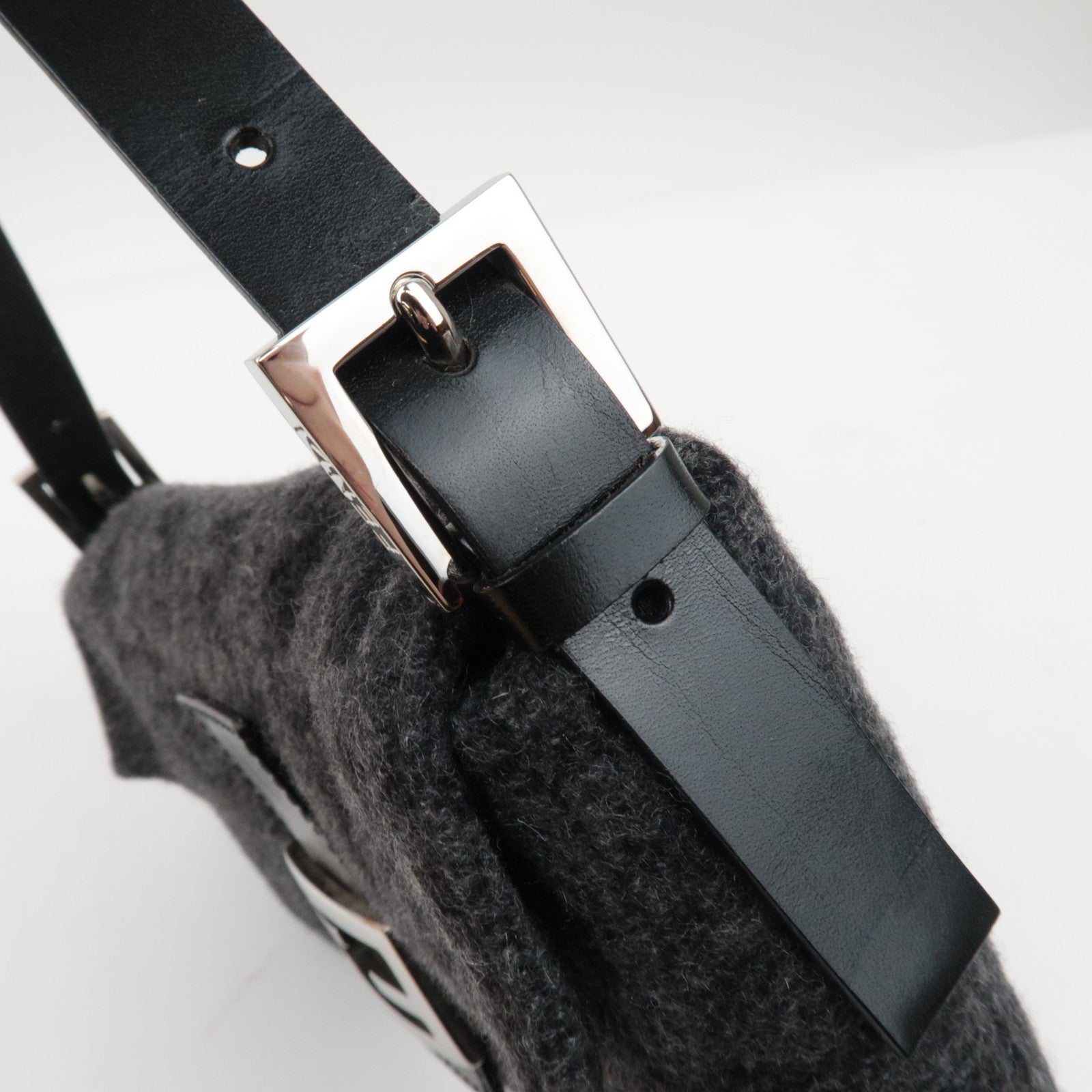 FENDI Zucca Mamma Baguette Kasjmiergrijs *Stofzak