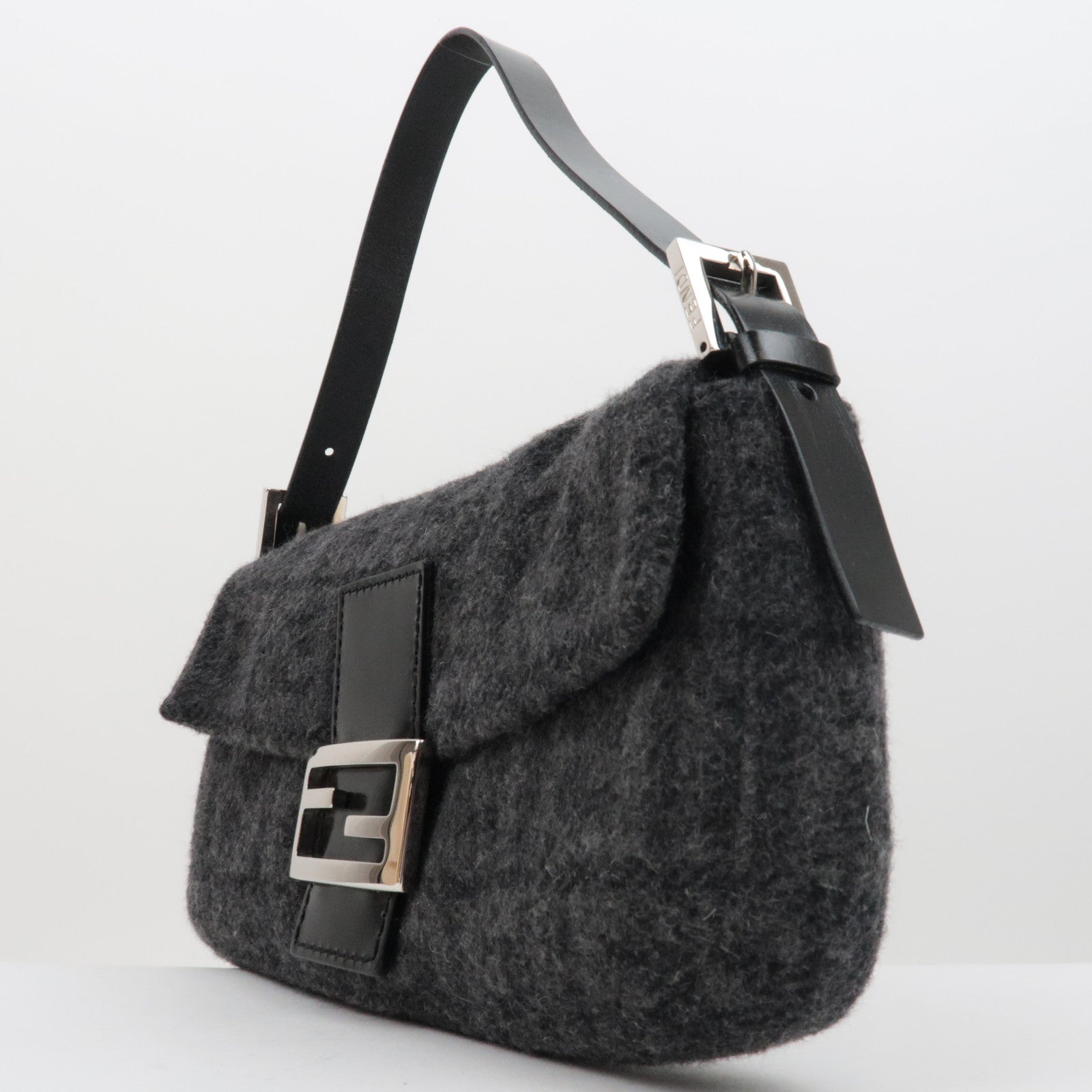 FENDI Zucca Mamma Baguette Kasjmiergrijs *Stofzak