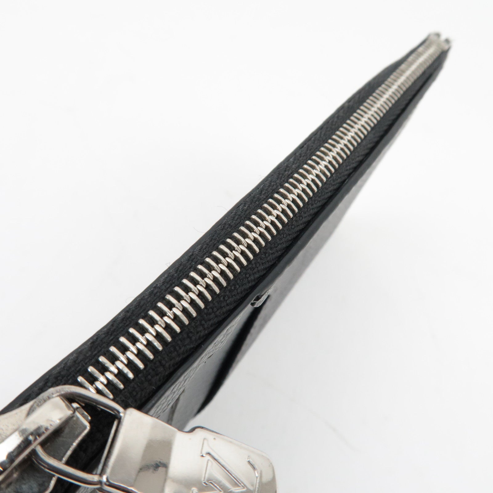 Louis Vuitton Monogram Taigarama Muntkaarthouder Zilver M30839/IC Chip