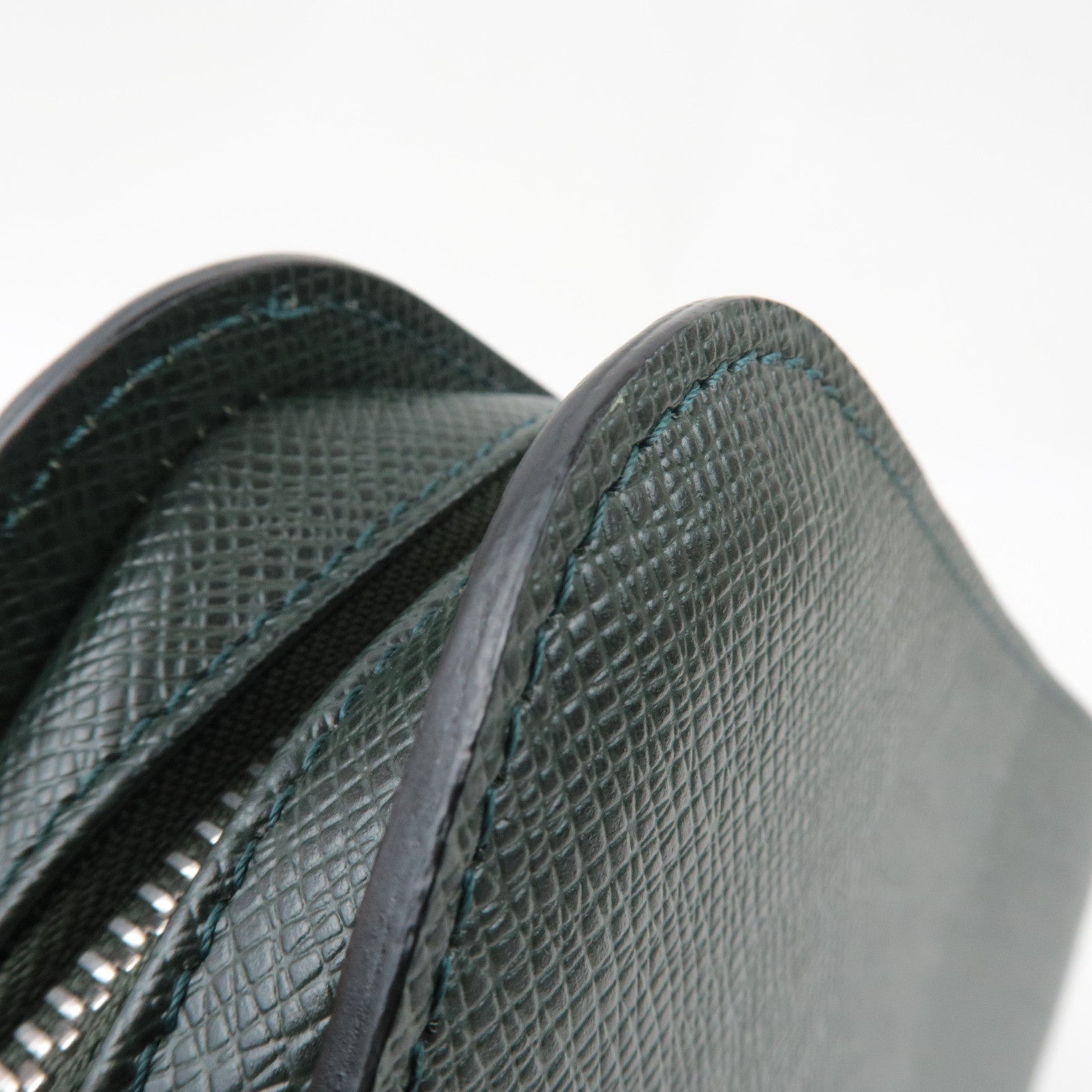 Louis Vuitton Taiga Baikal Clutch Bag Epicea M30184 VI0025