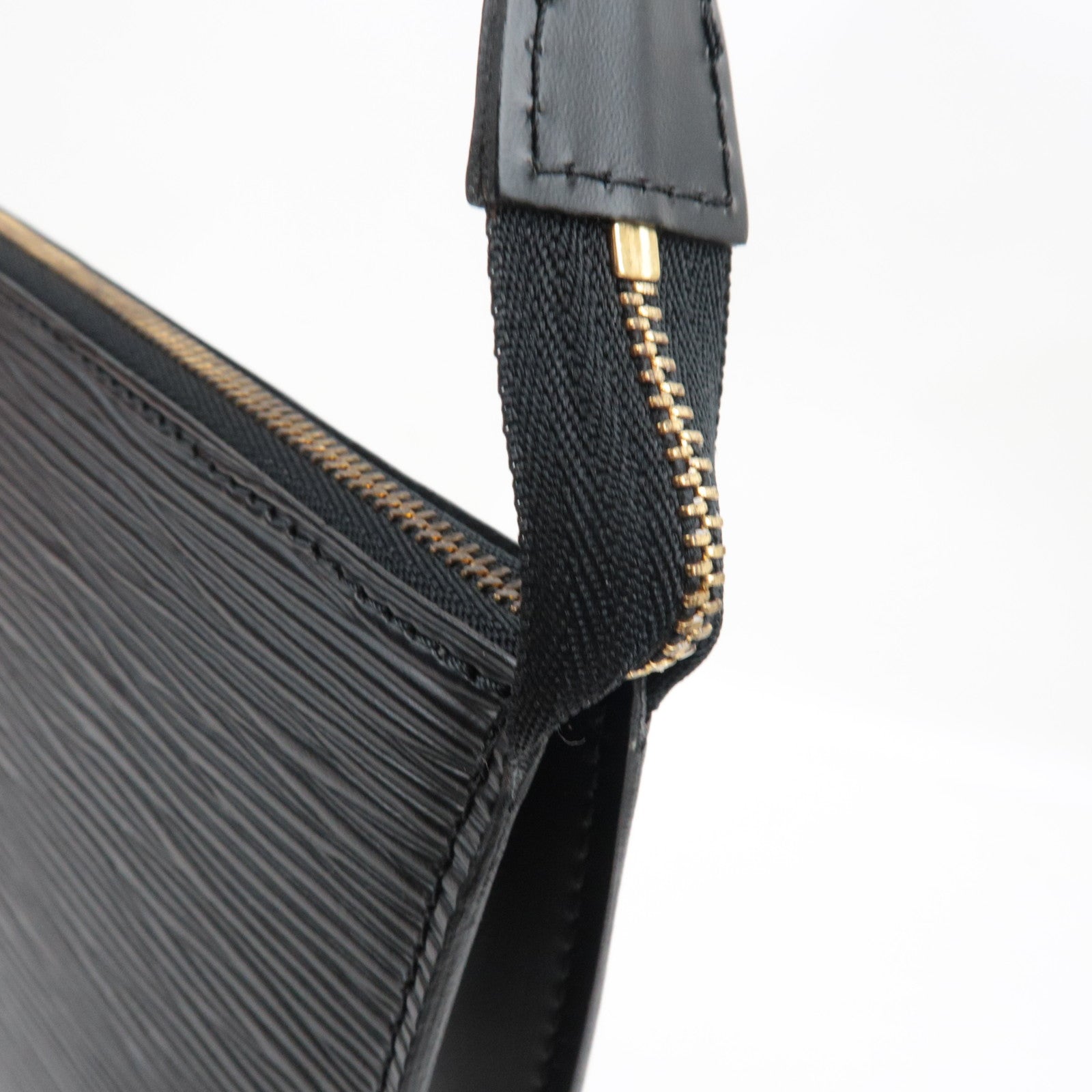 Louis Vuitton Epi Pochette Accessoires Old Model Noir M52952 AR0977