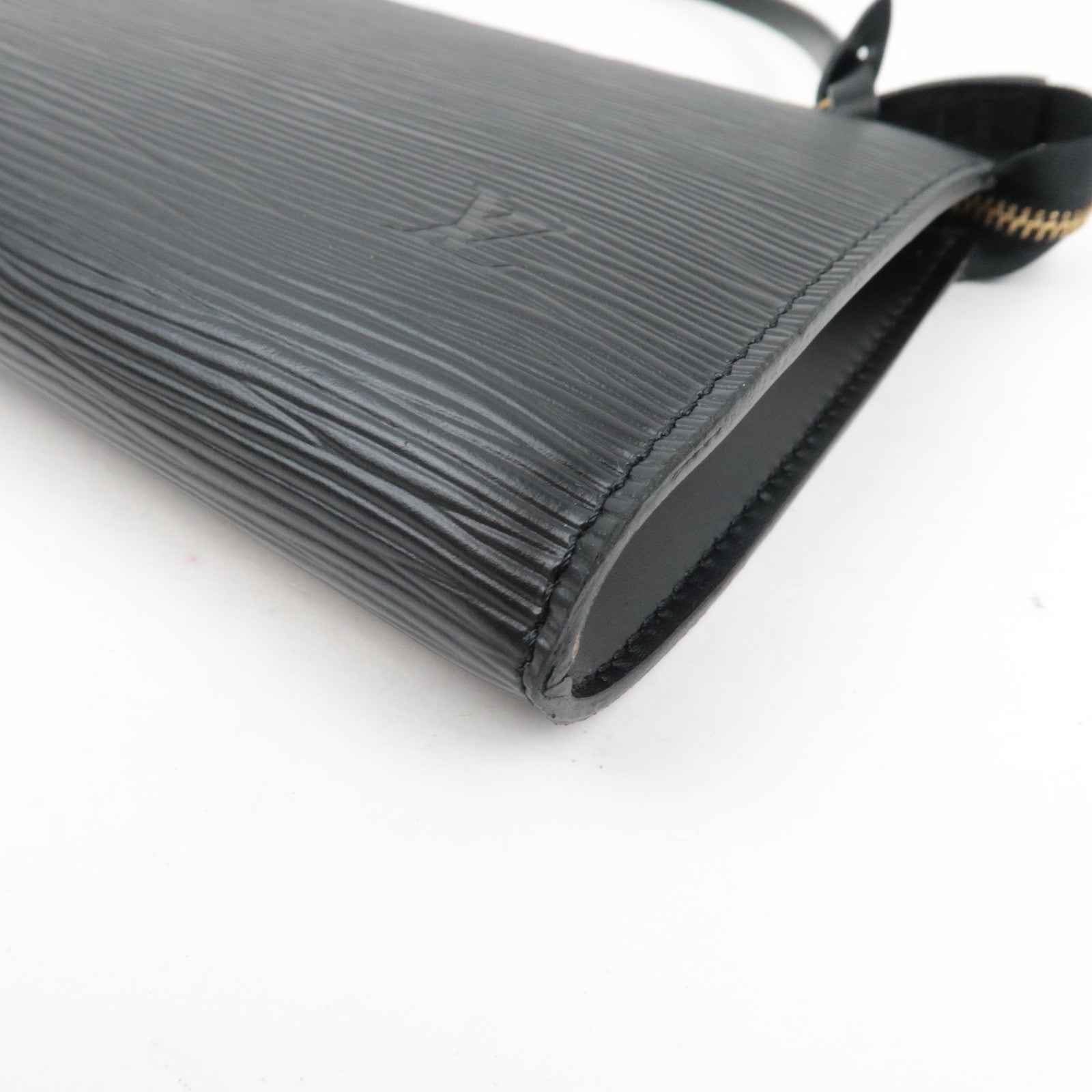 Louis Vuitton Epi Pochette Accessoires Old Model Noir M52952 AR0977