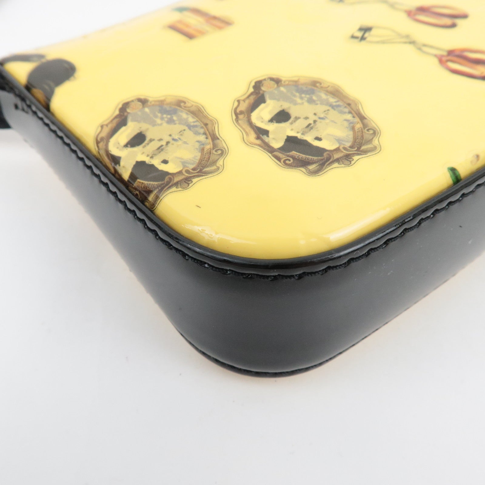 Louis Vuitton Monogram Vernis Sticker Pochette Accessoires Hand bag Blanc M90928 DR1105