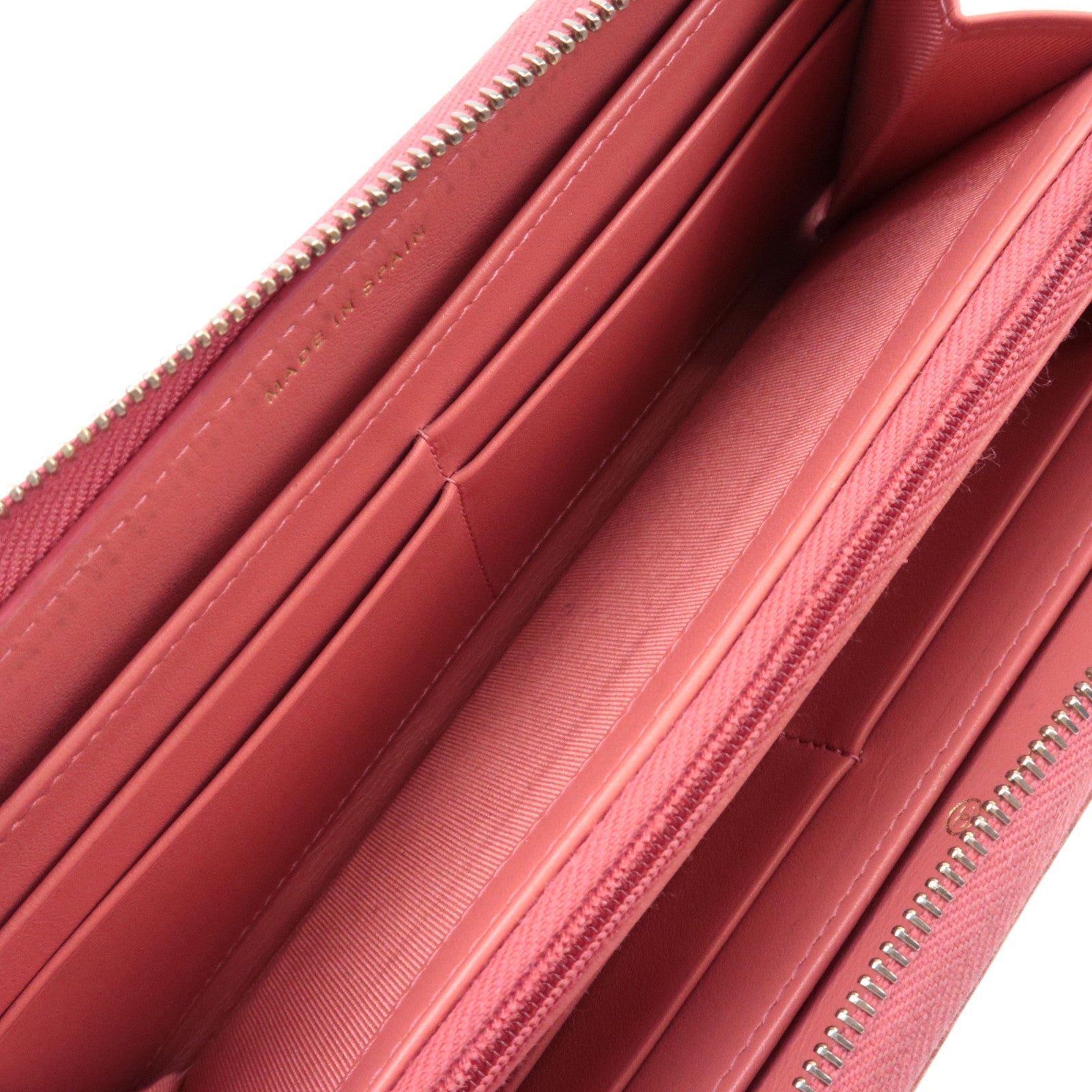 CHANEL Matelasse Round Zipper Long Wallet Caviar Skin Pink *Box, Dust bag, G card