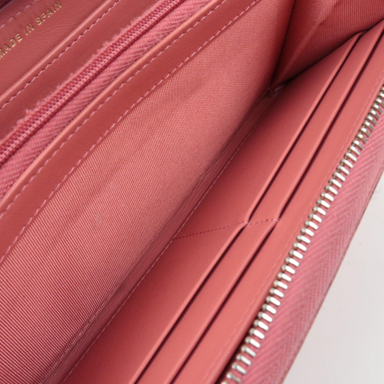 CHANEL Matelasse Round Zipper Long Wallet Caviar Skin Pink *Box, Dust bag, G card