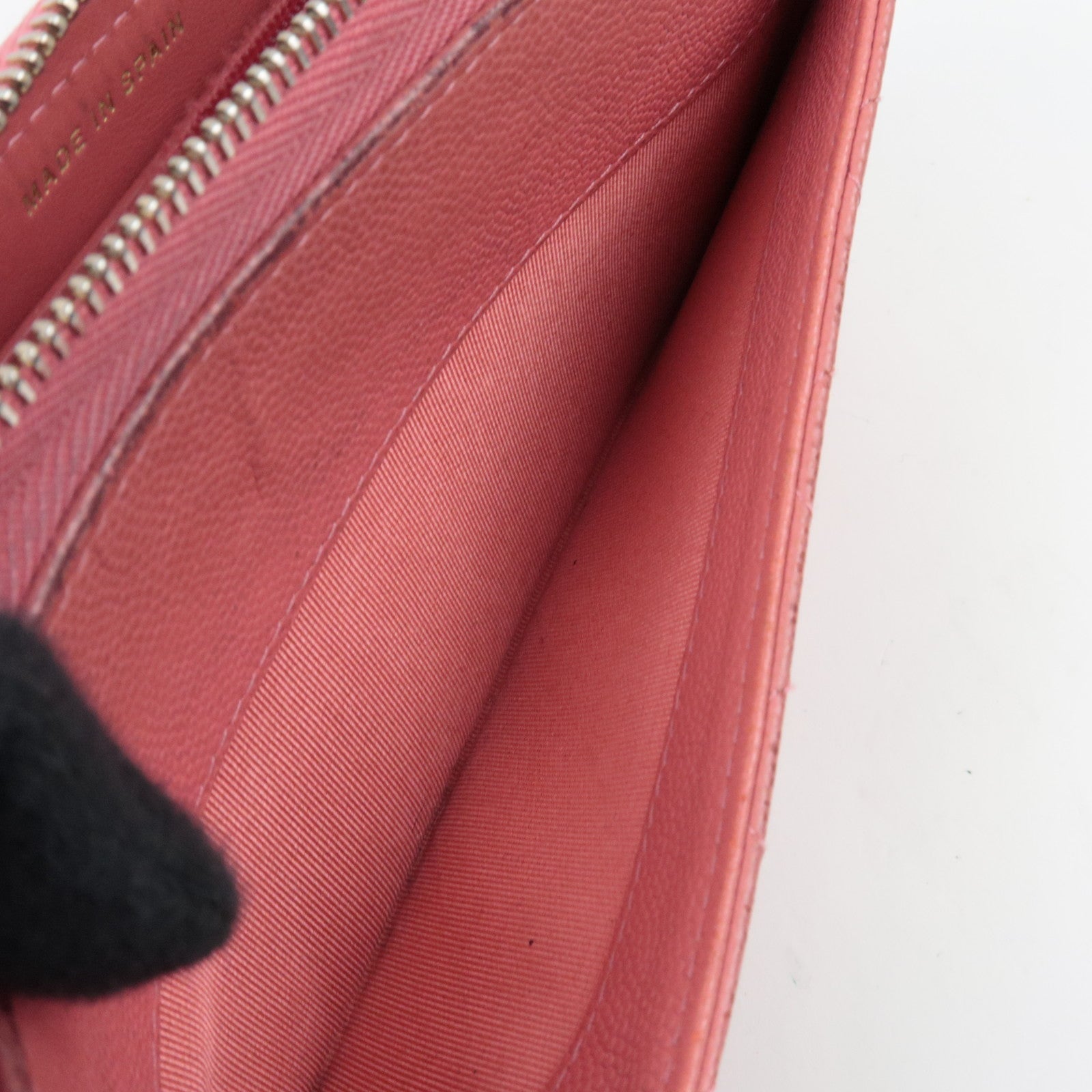 CHANEL Matelasse Round Zipper Long Wallet Caviar Skin Pink *Box, Dust bag, G card