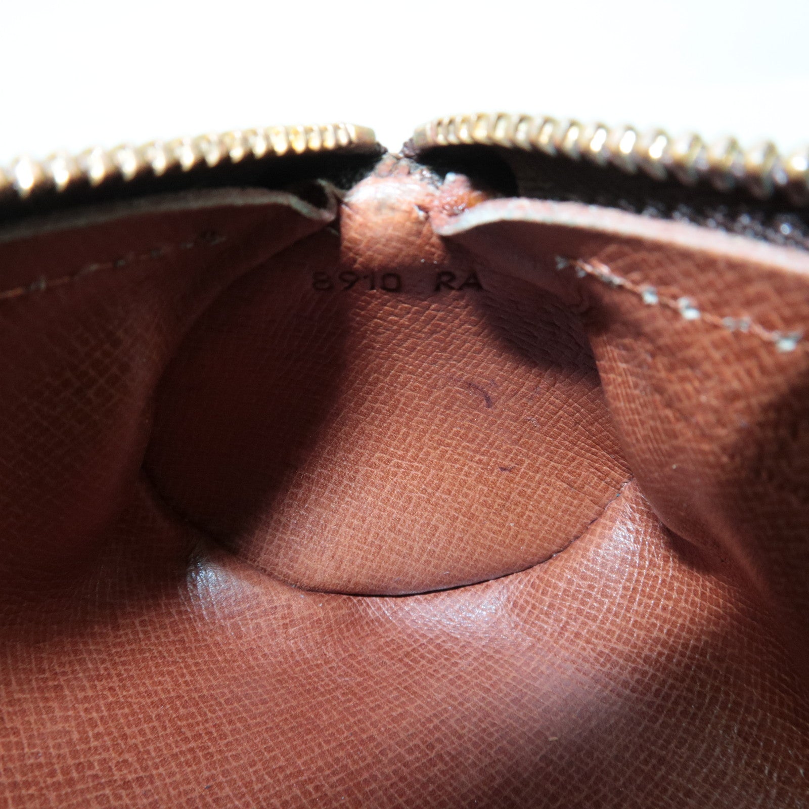 Louis Vuitton Monogram Trousse Ronde Mini Pouch M47630 8910RA