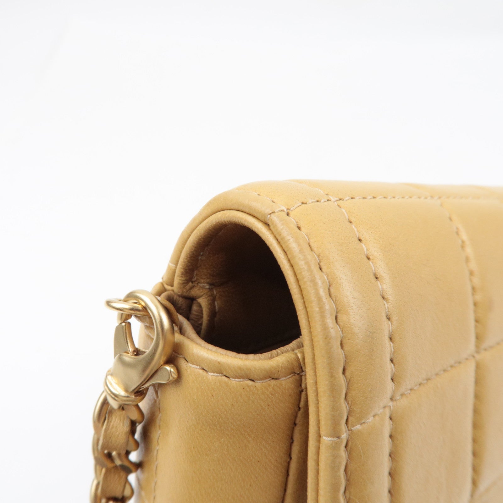 CHANEL Chocobar Chain Shoulder Bag Lambskin Beige Gold HDW *Box, G card