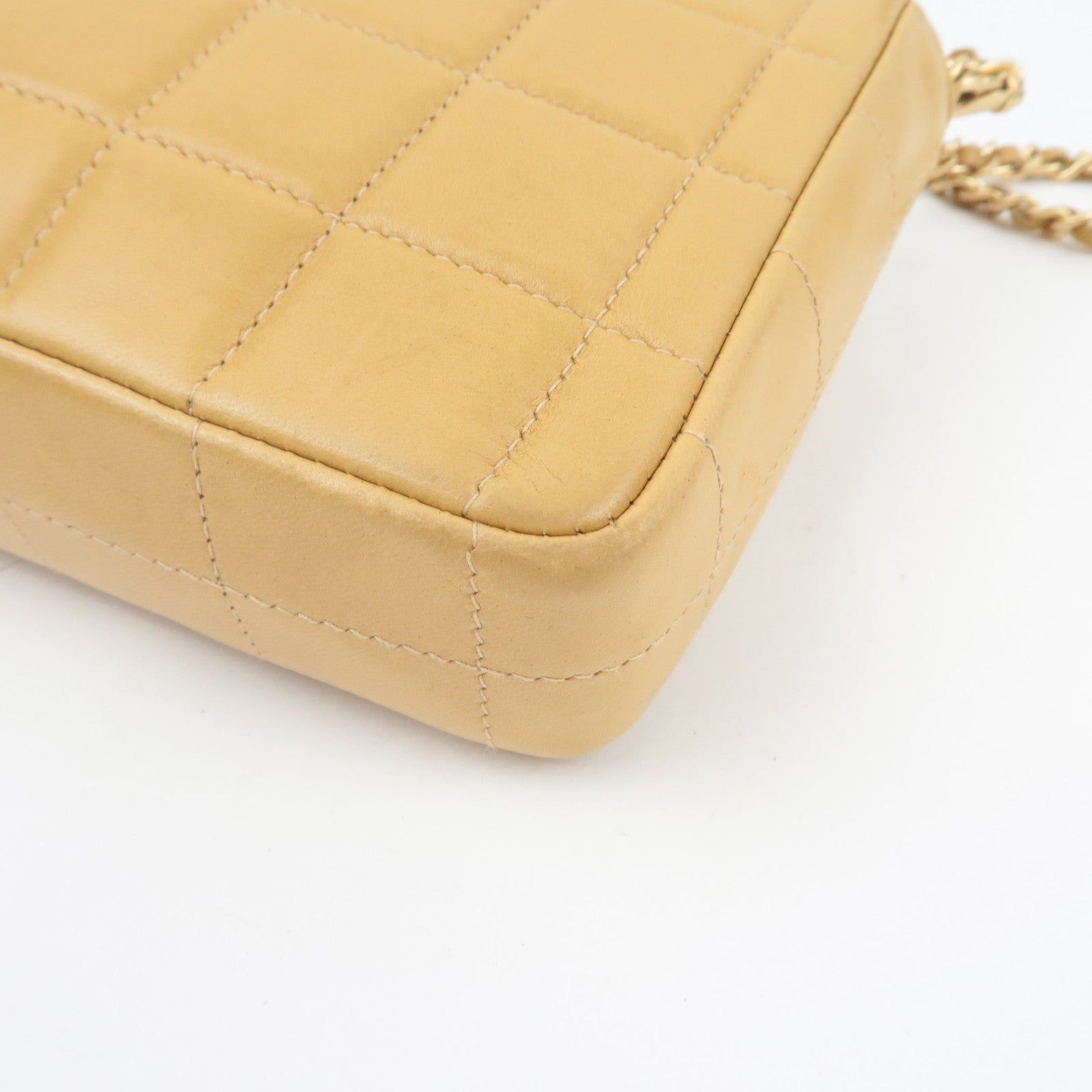 CHANEL Chocobar Chain Shoulder Bag Lambskin Beige Gold HDW *Box, G card