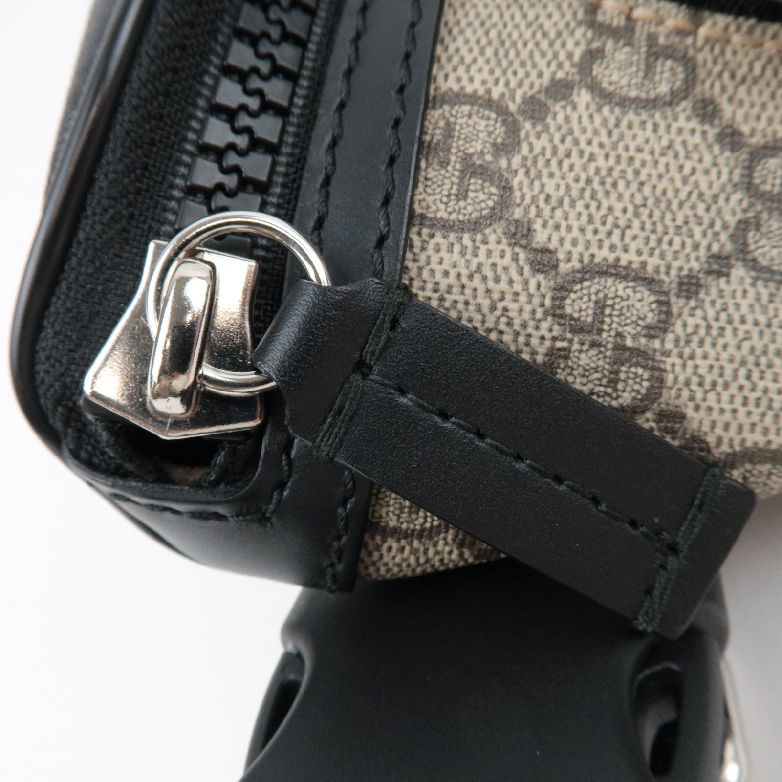 GUCCI Waist Bag Body Bag GG Supreme Leather Beige Black 450946