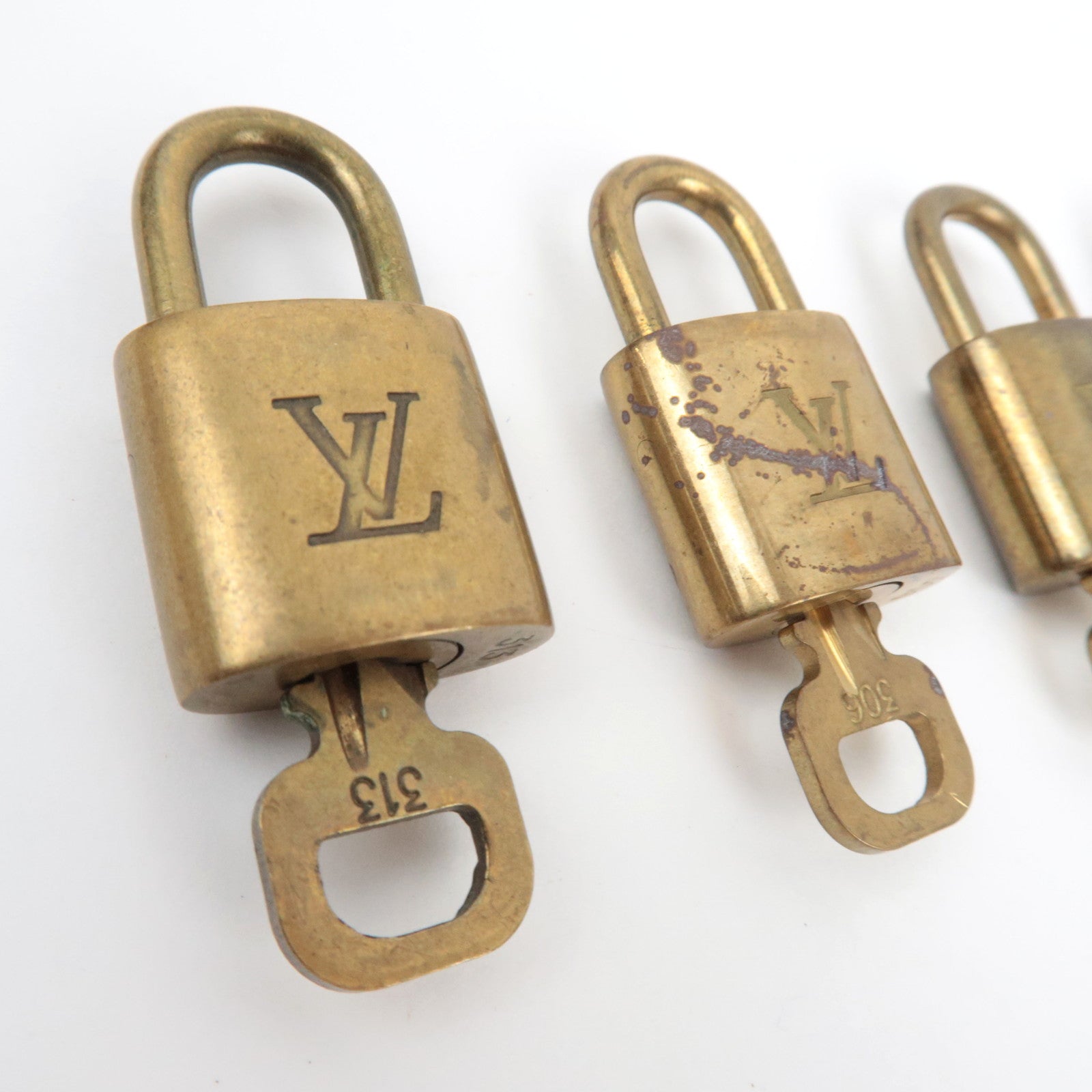 Louis Vuitton Set of 10 Key Locks Cadena Set Metal Gold Color