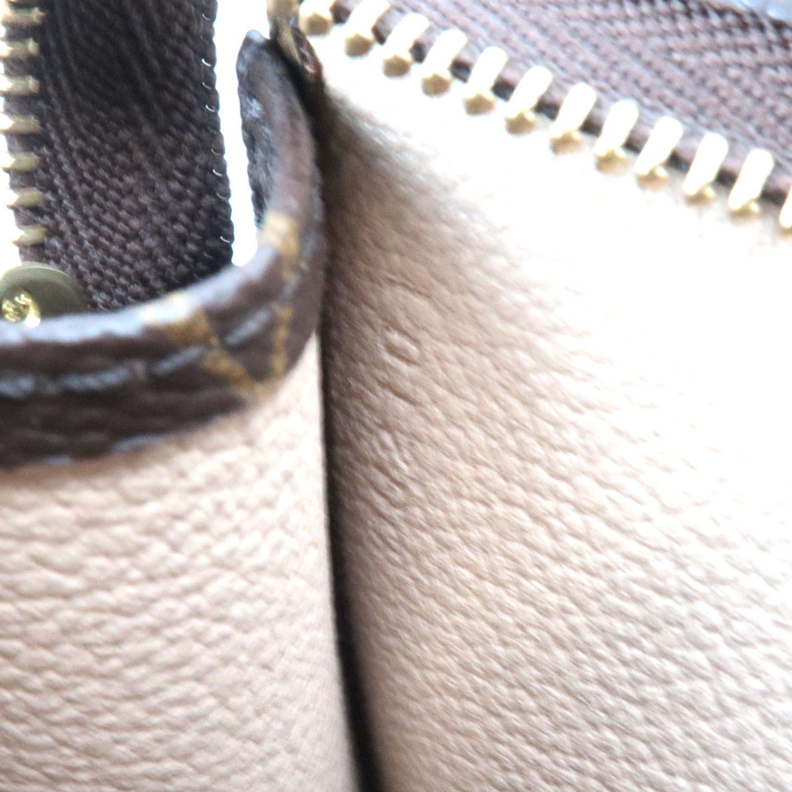 Louis Vuitton Monogram Poche Toilette 15 Toiletry Cosmetic Pouch M47546 DU2101