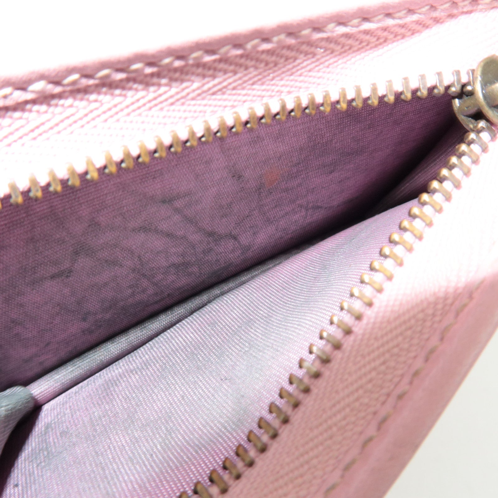 GUCCI GG Supreme Strawberry Bi-Fold Wallet Beige Pink 573839