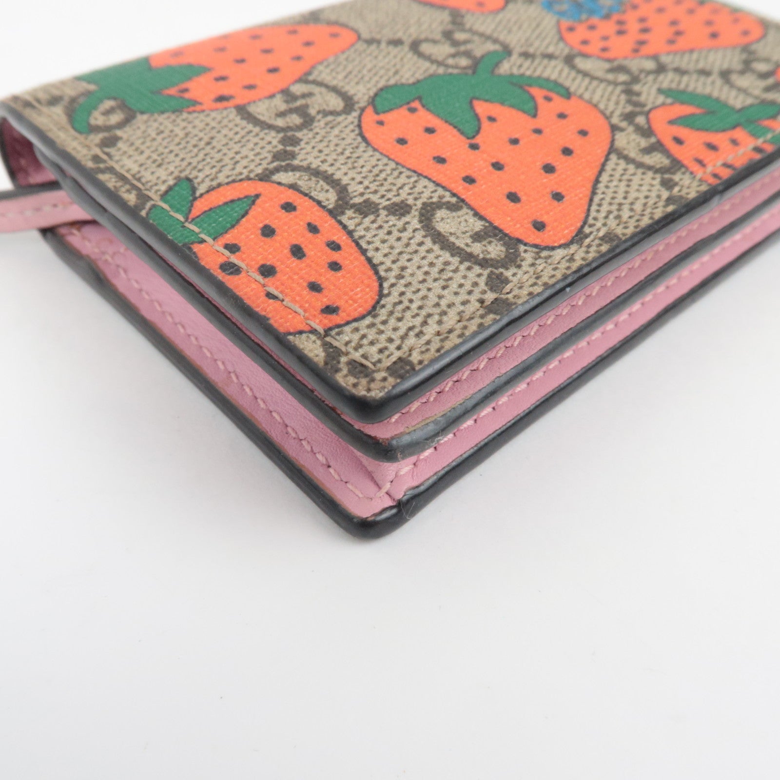 GUCCI GG Supreme Strawberry Bi-Fold Wallet Beige Pink 573839