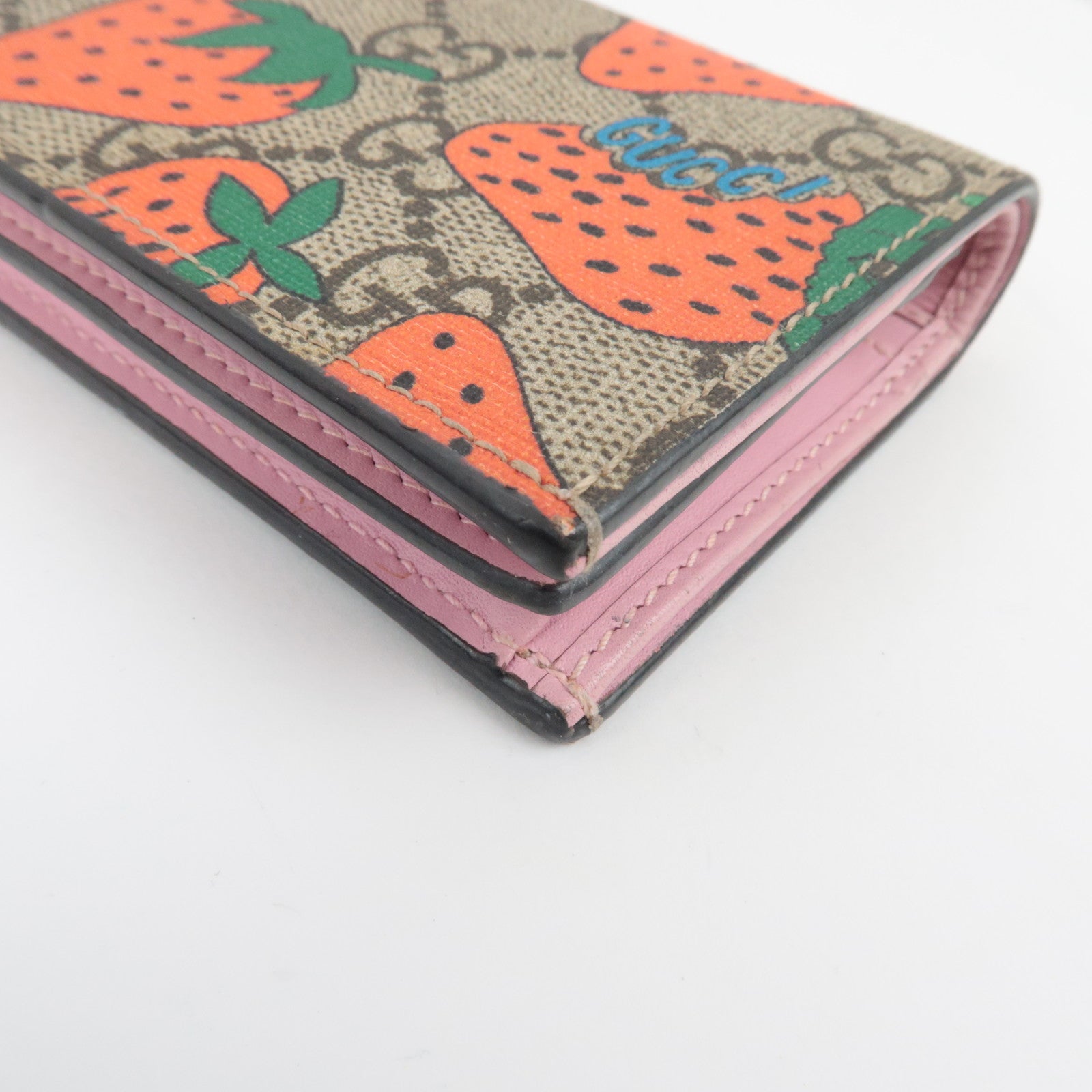 GUCCI GG Supreme Strawberry Bi-Fold Wallet Beige Pink 573839
