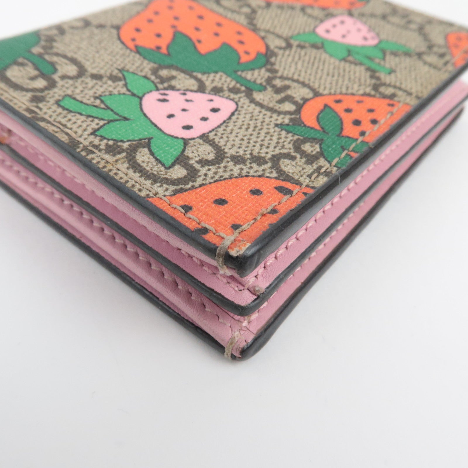 GUCCI GG Supreme Strawberry Bi-Fold Wallet Beige Pink 573839