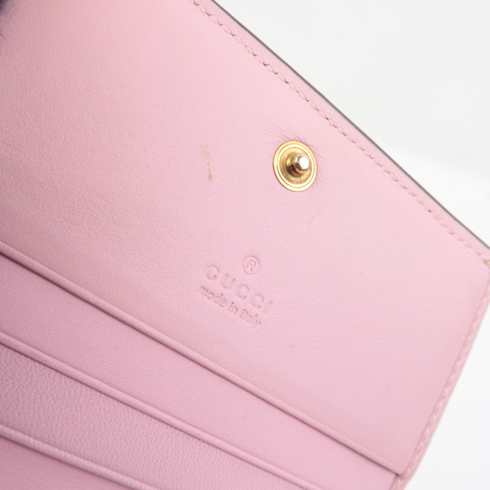 GUCCI GG Supreme Strawberry Bi-Fold Wallet Beige Pink 573839