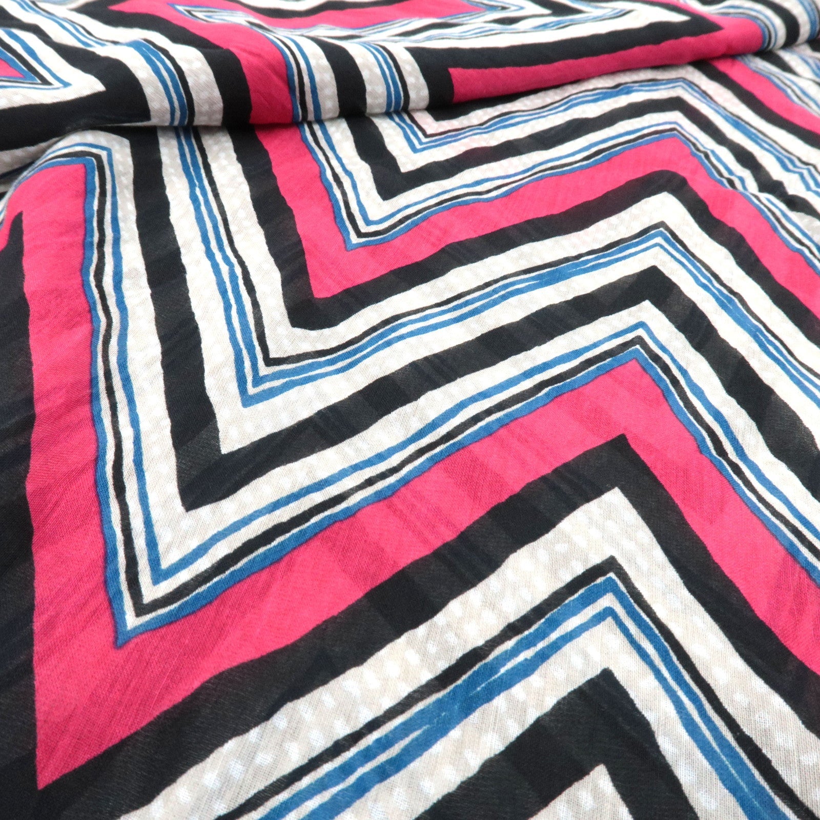 Louis Vuitton Scarf Geometric Pattern 79% Cotton 21% Silk Black White Red Blue IS0194 MP1531 *Box