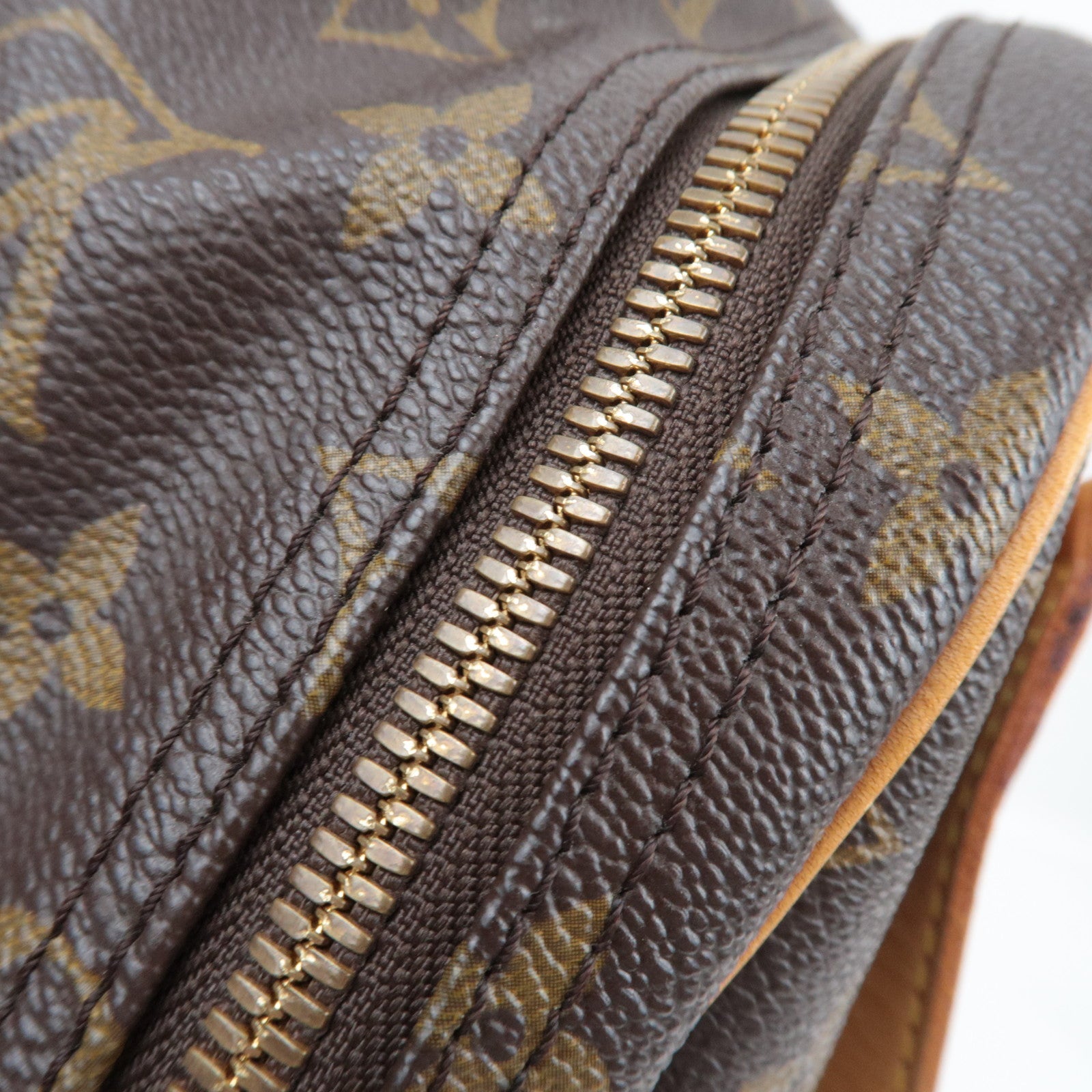 Louis Vuitton Monogram Excursion Handbag M41450 VI0917