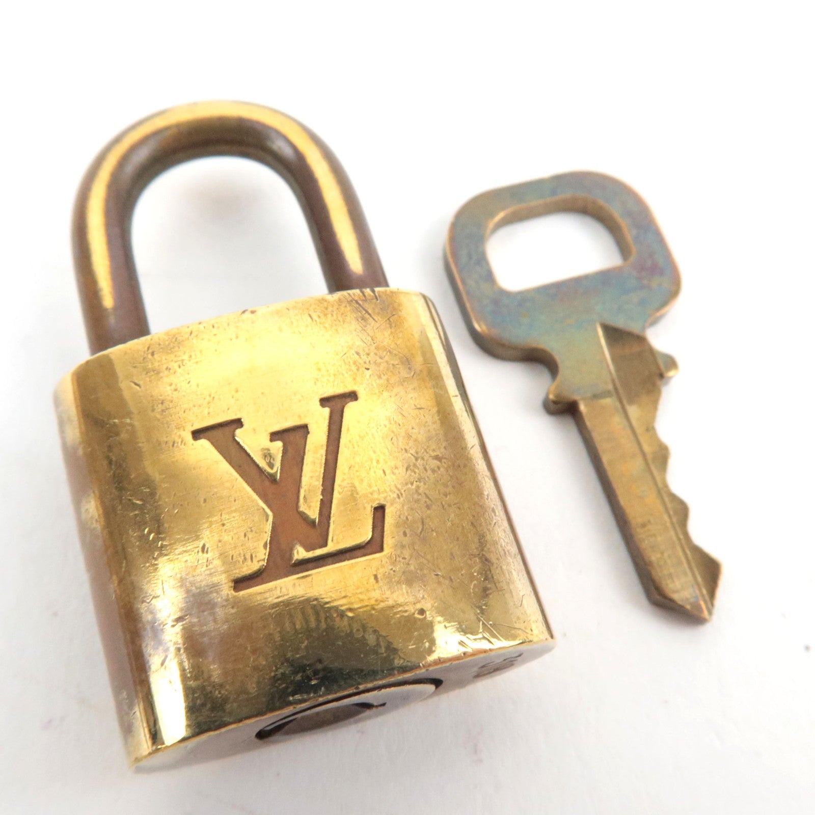 Louis Vuitton Set of 10 Key Locks Cadena Set Metal Gold Color