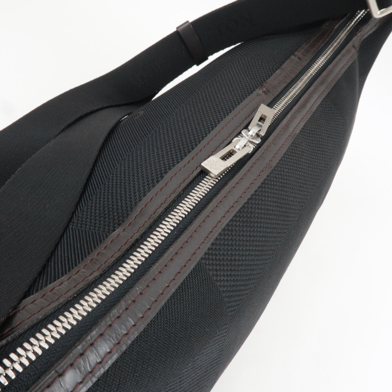 Louis Vuitton Damier Geant Explorateur Shoulder Bag Noir M93616 SP4110