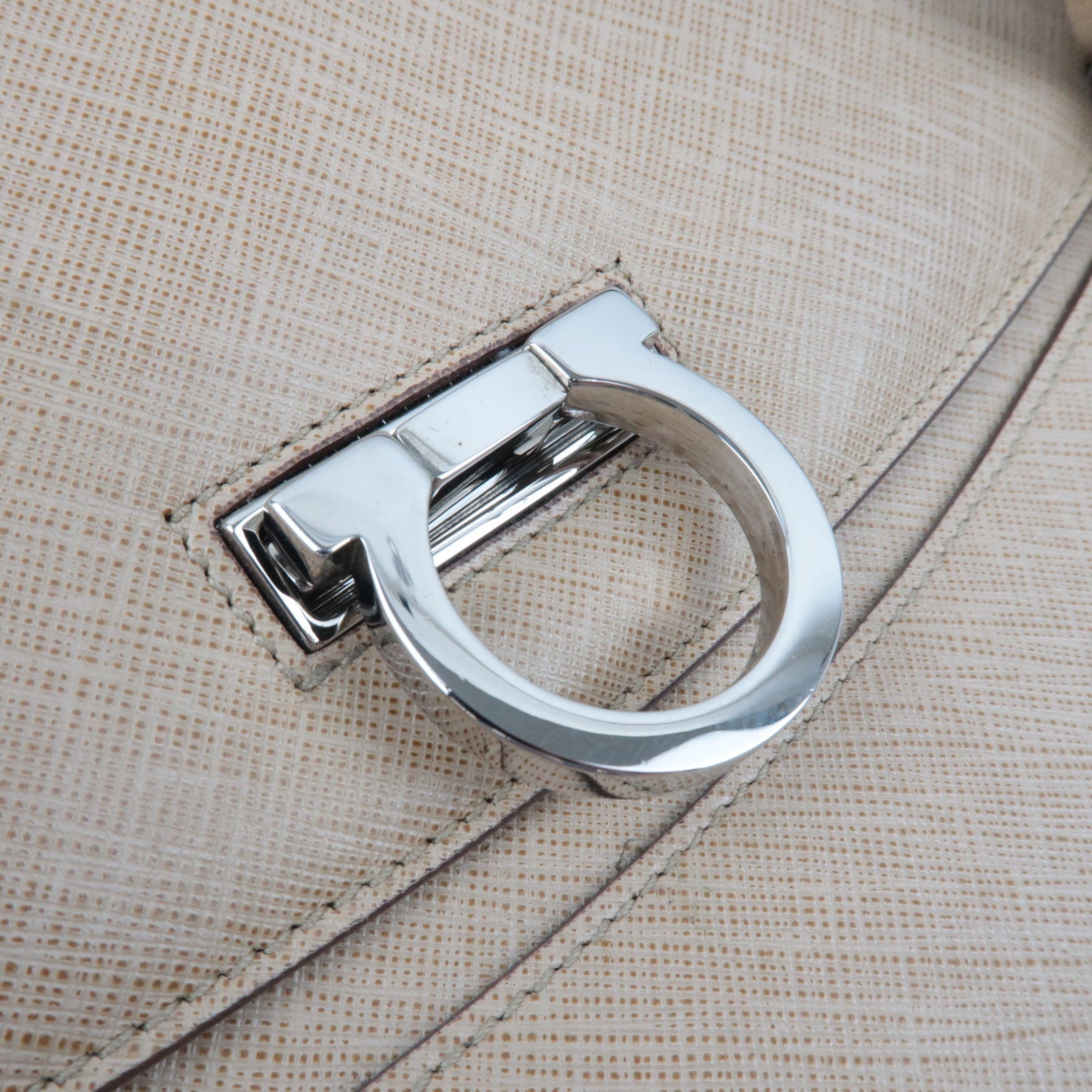 Ferragamo Gancini Handbag Leather Beige AB-21 5322 *Dust bag