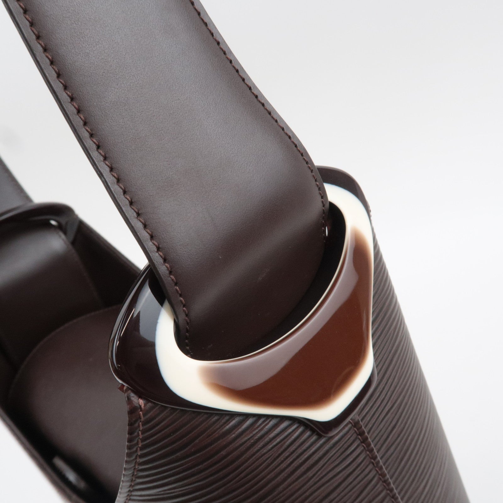 Louis Vuitton Epi Verso Shoulder Bag Mocha M5281D SP0090