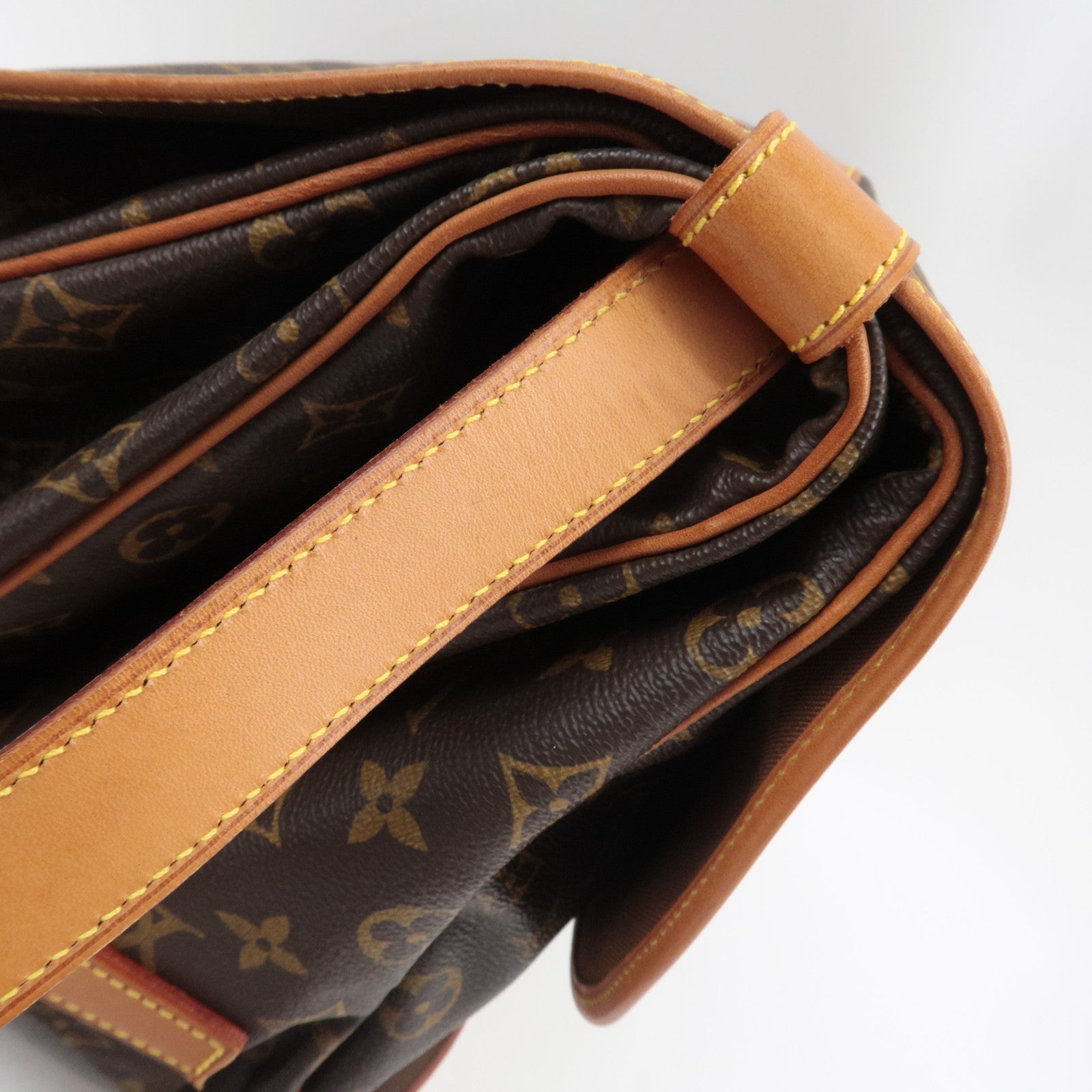 Louis Vuitton Monogram Saumur 35 Shoulder Bag M42254 MB0937