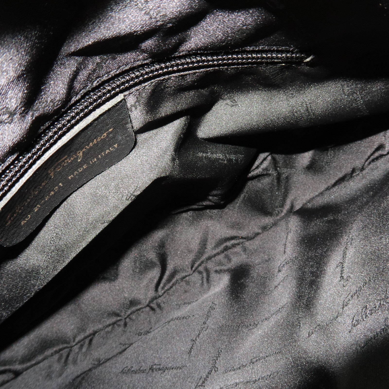 Ferragamo Gancini One Shoulder Bag Leather Black