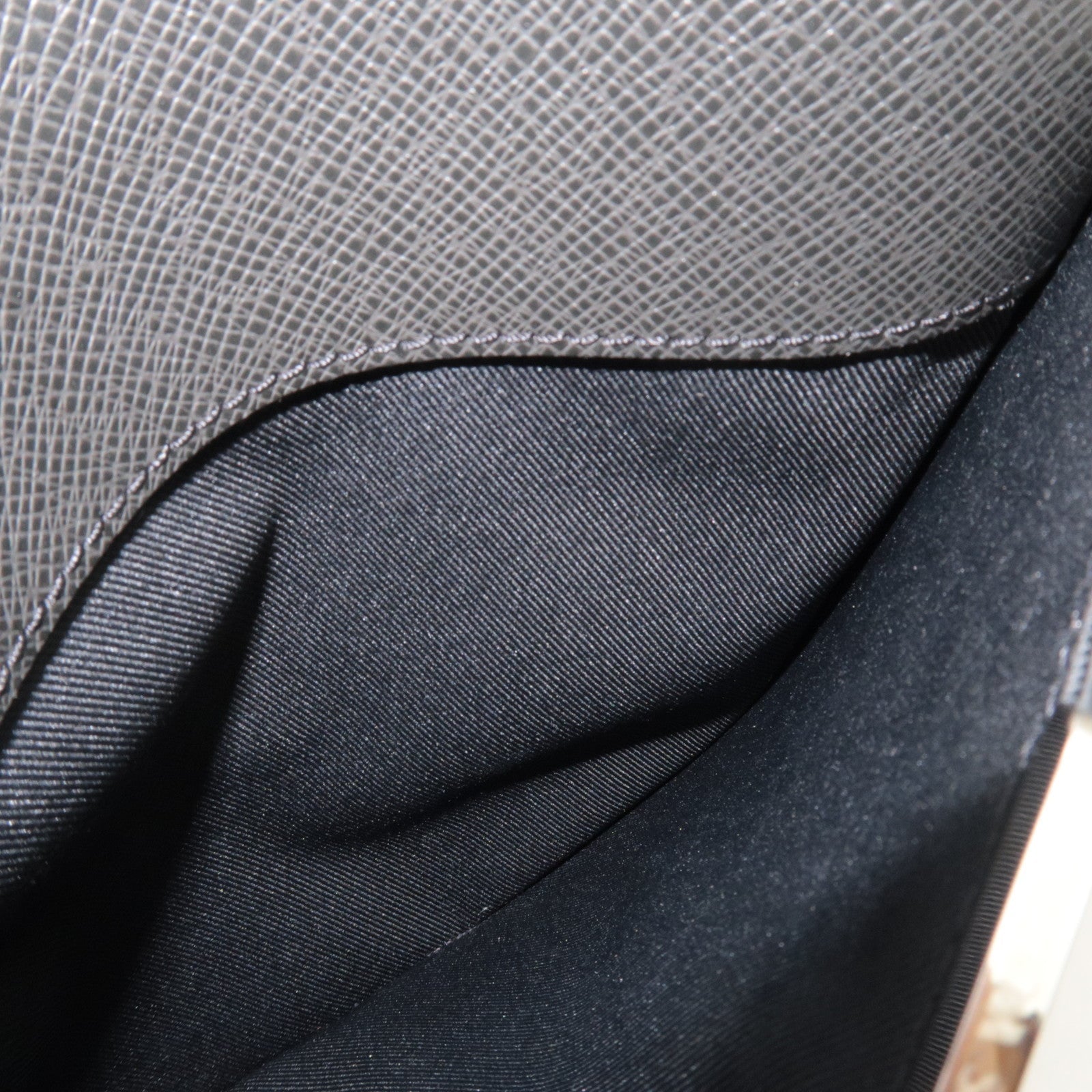 Louis Vuitton Taiga Anton Pochette Shoulder Bag Noir M33431 RFID *Dust bag