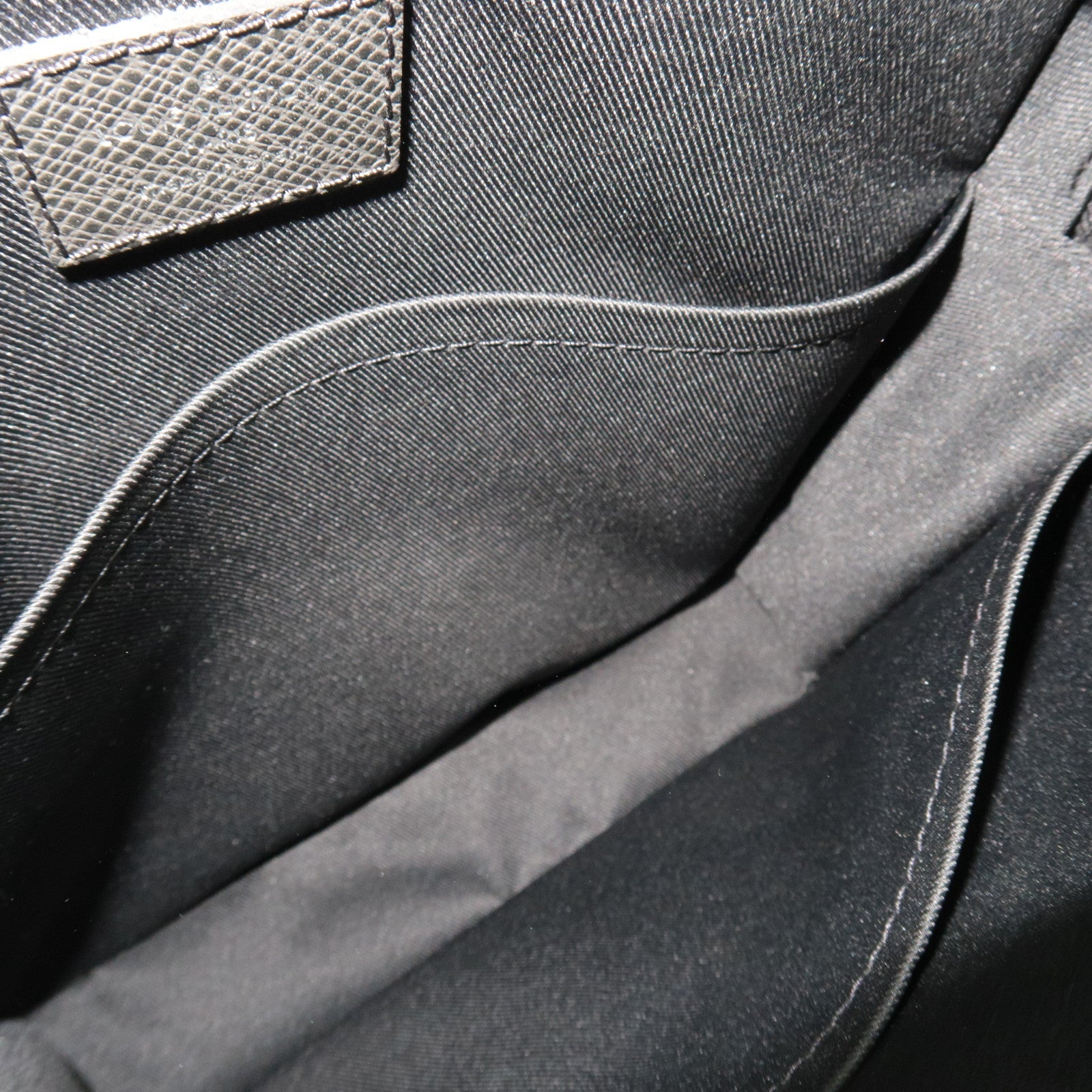 Louis Vuitton Taiga Anton Pochette Shoulder Bag Noir M33431 RFID *Dust bag