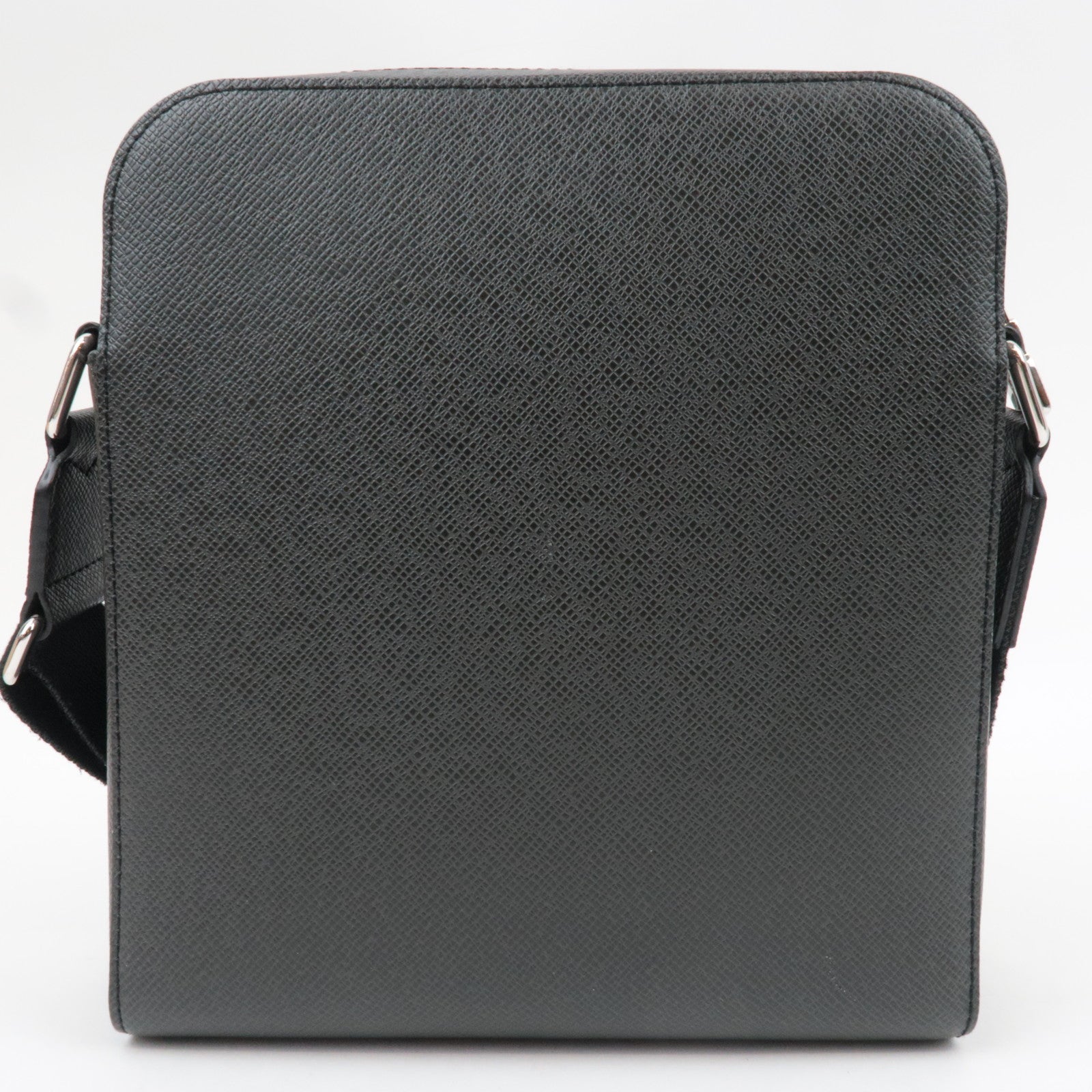 Louis Vuitton Taiga Anton Pochette Shoulder Bag Noir M33431 RFID *Dust bag