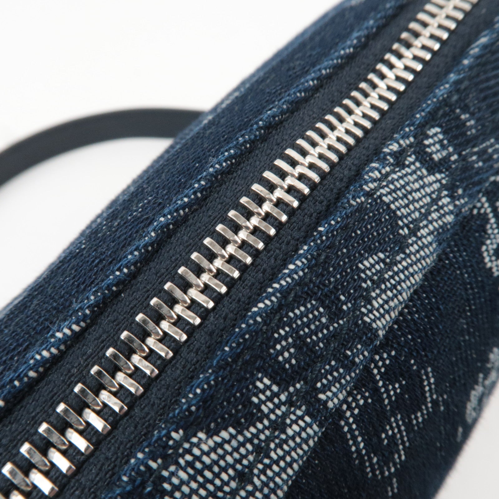 GUCCI GG Denim Small Crossbody Bag Leather Navy 849009