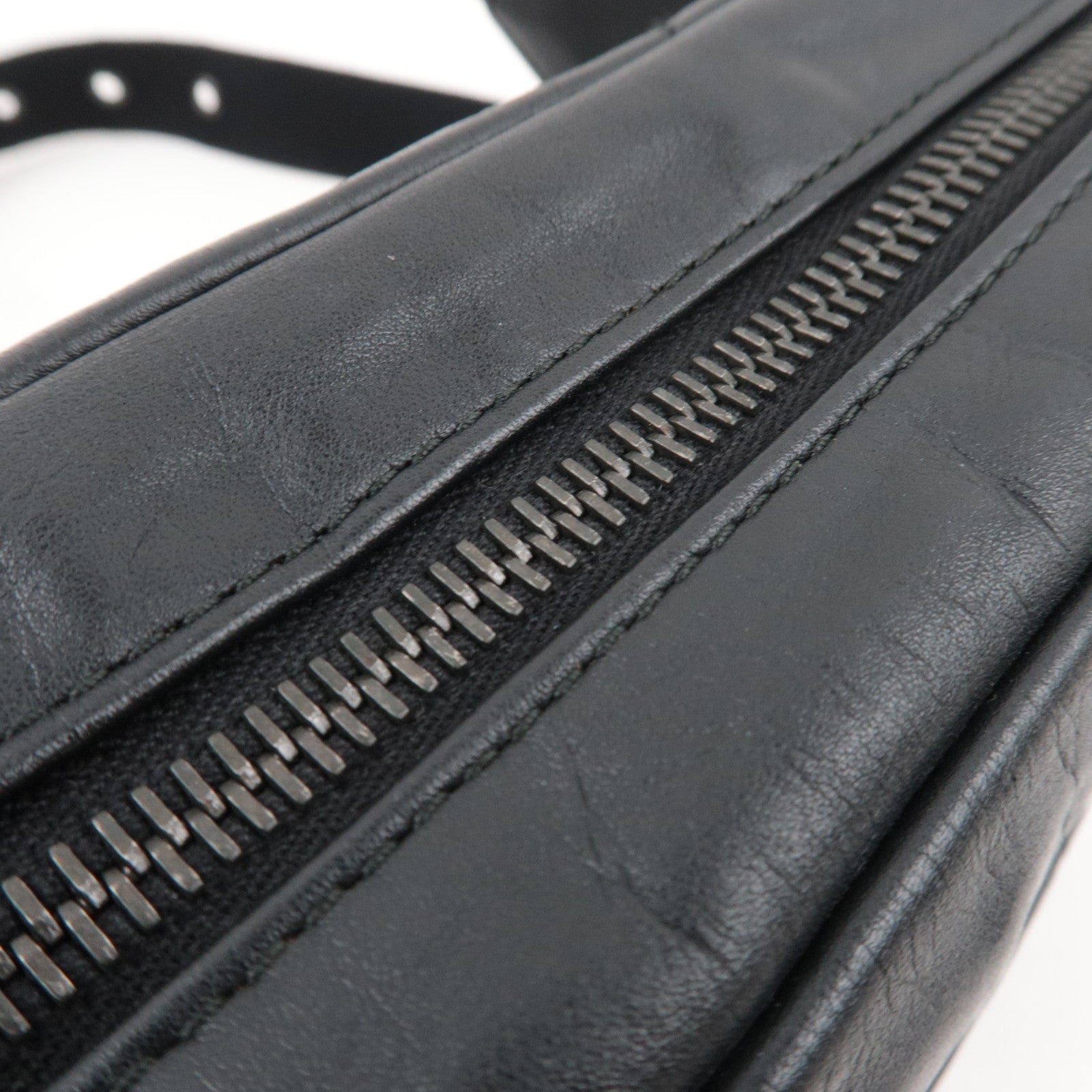 BOTTEGA VENETA Intrecciato Body Bag Leather Black