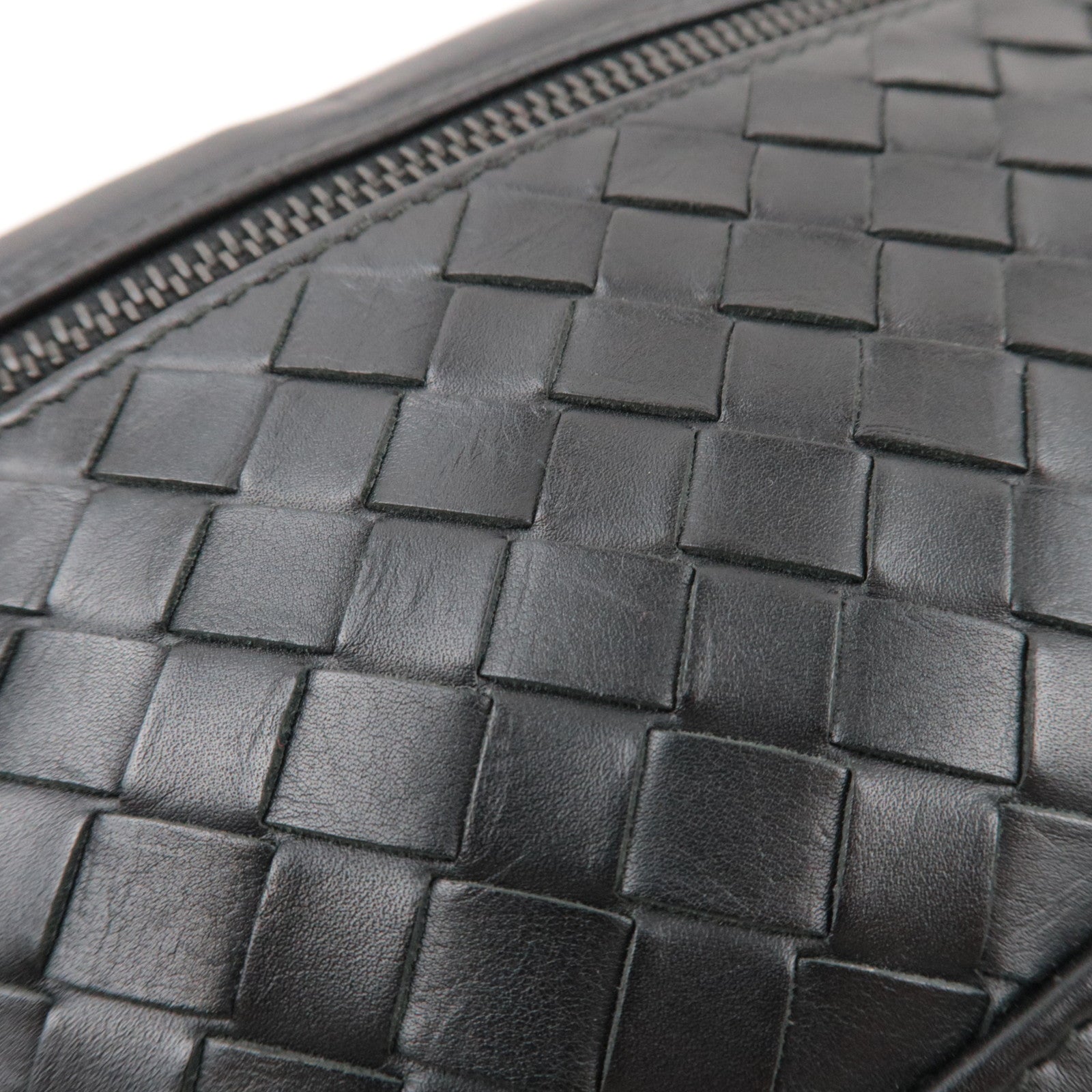 BOTTEGA VENETA Intrecciato Body Bag Leather Black
