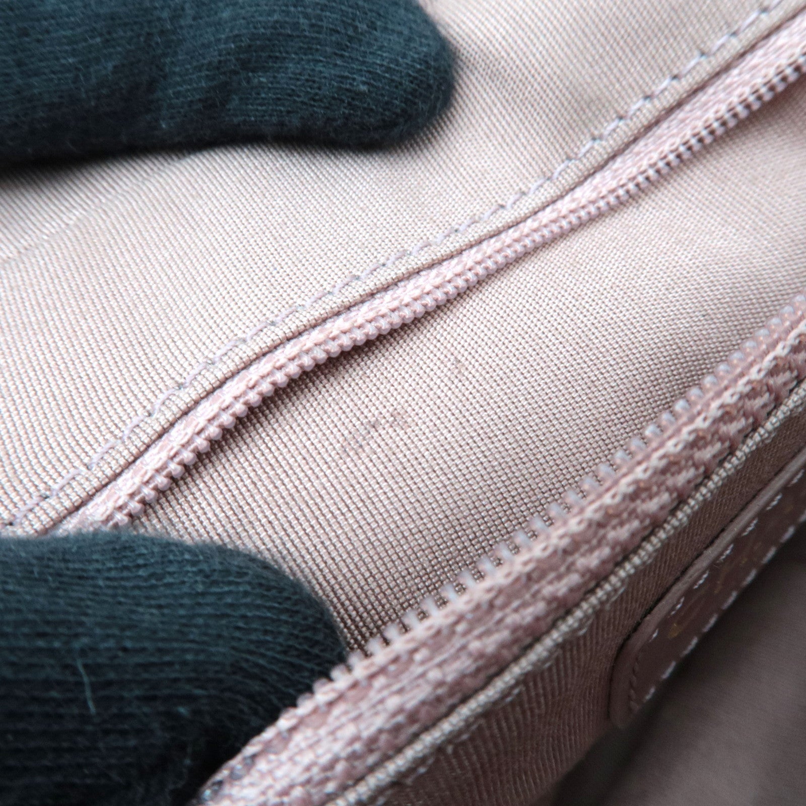 CHANEL Chevron V Stitch Chain Shoulder Bag Lambskin Pink Gold HDW 25302297