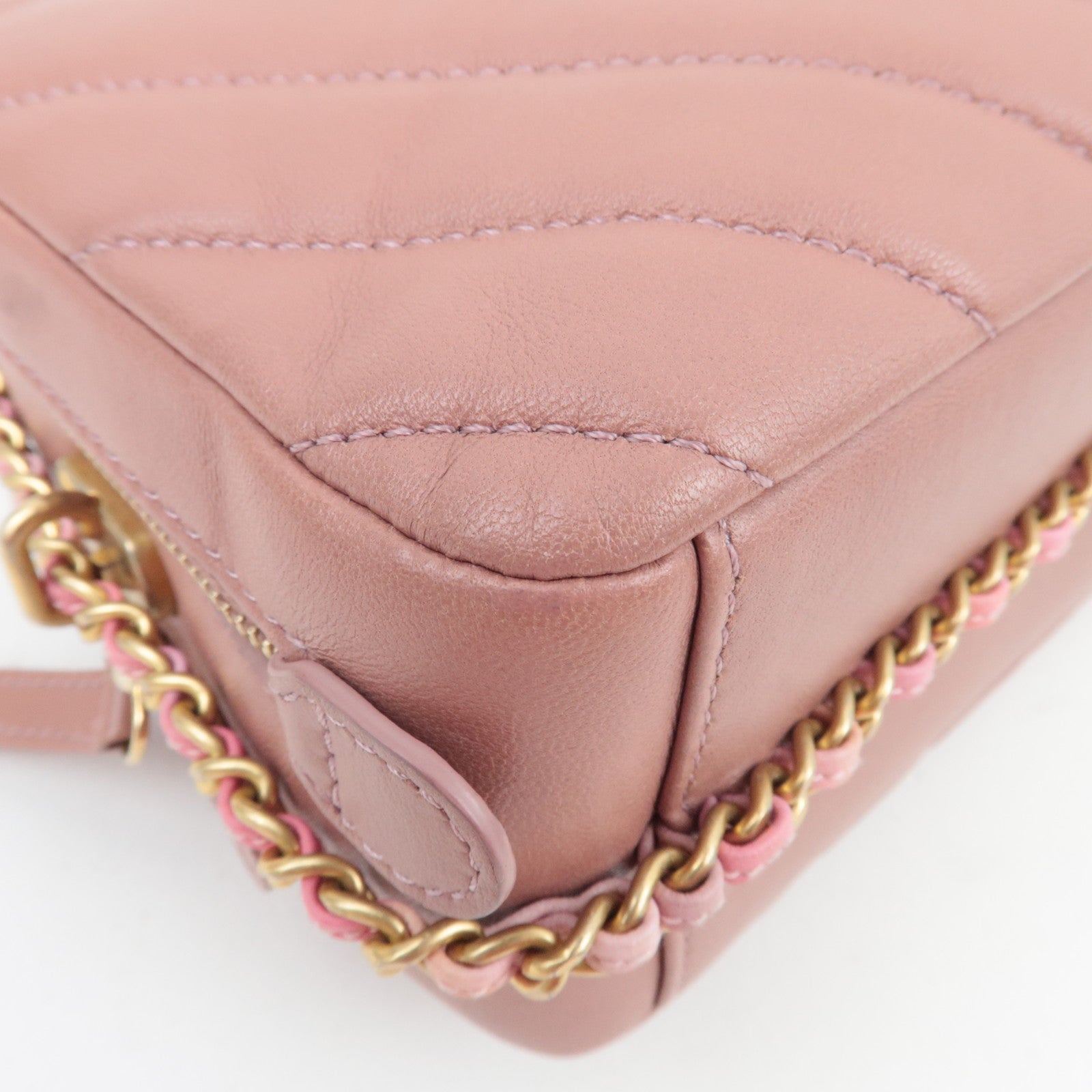 CHANEL Chevron V Stitch Chain Shoulder Bag Lambskin Pink Gold HDW 25302297