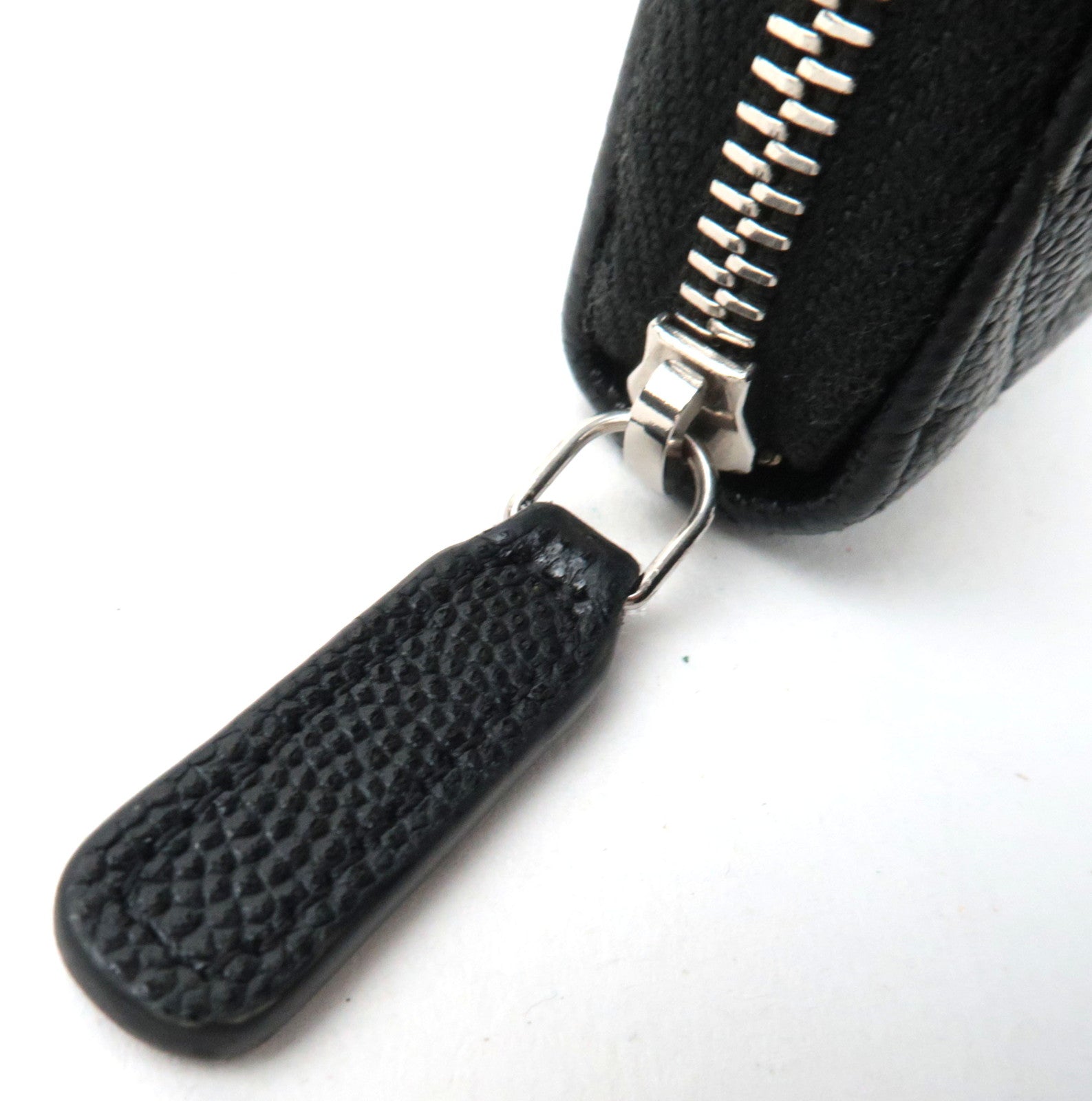 CHANEL Round Zipper Long Wallet Caviarskin Black Silver HDW 31727645 *Box, Dust bag, G card