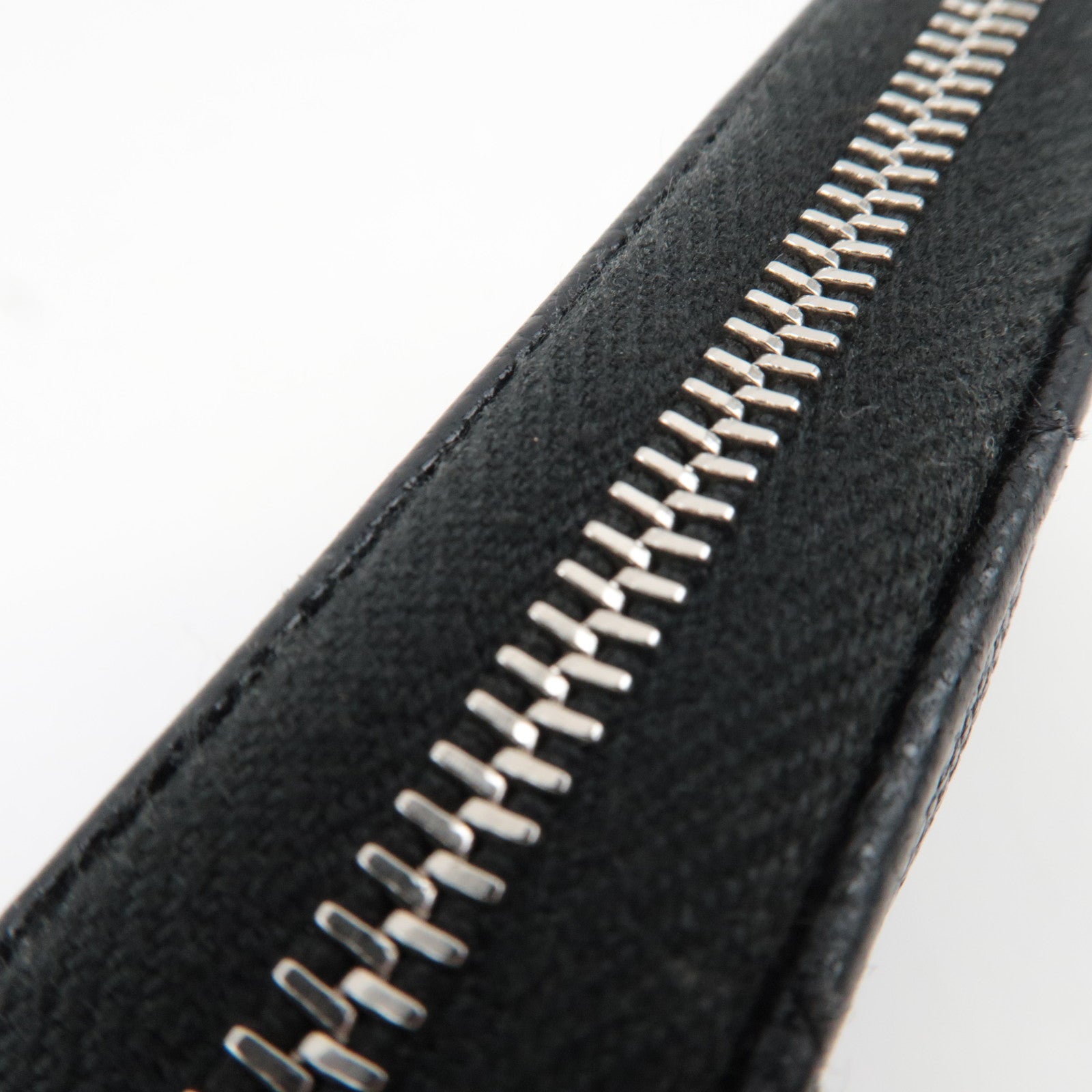 CHANEL Round Zipper Long Wallet Caviarskin Black Silver HDW 31727645 *Box, Dust bag, G card