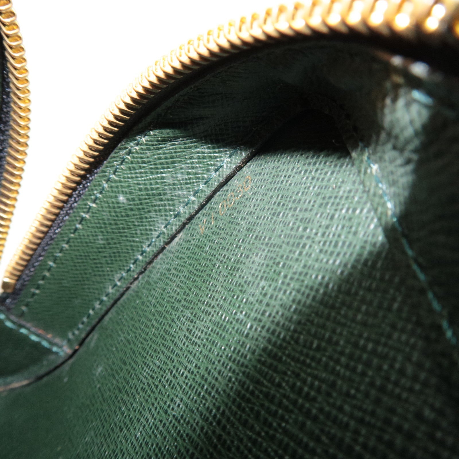 Louis Vuitton Taiga Baikal Clutch Bag Epicea M30184 VI0030