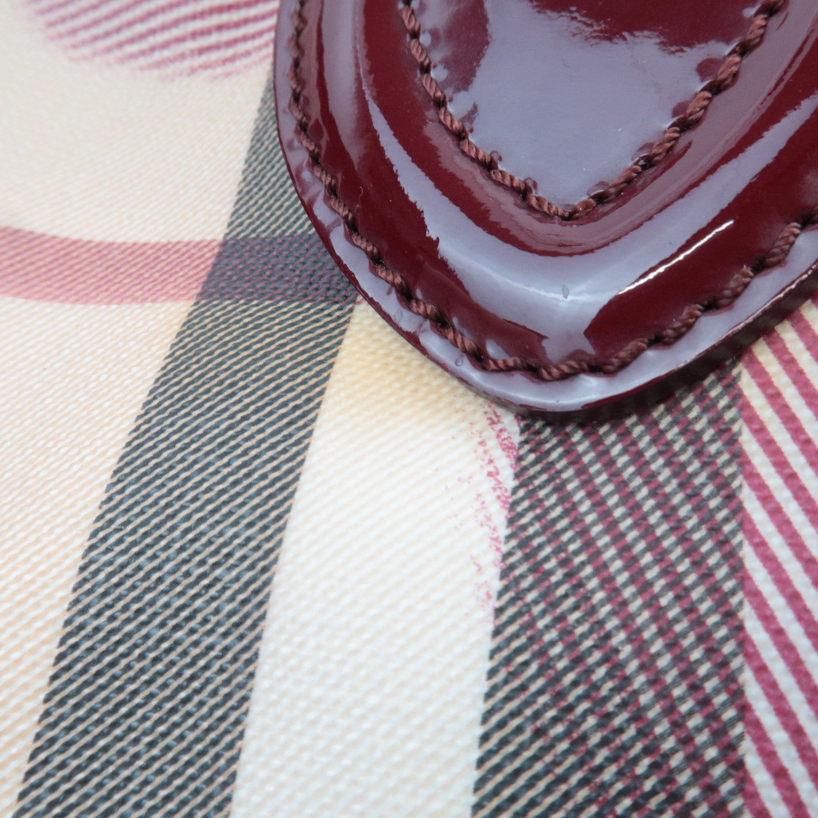 BURBERRY Heart Nova Plaid Tote Bag PVC Patnet Beige Bordeaux