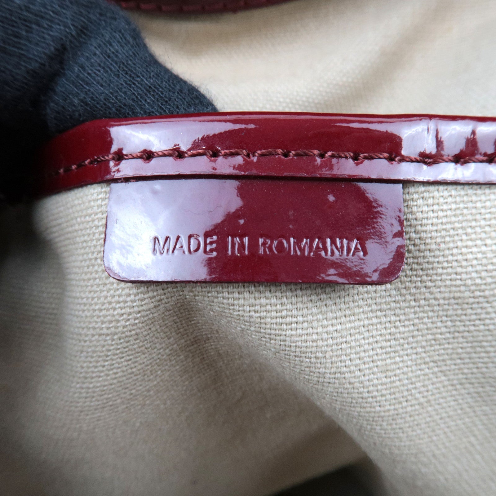 BURBERRY Heart Nova Plaid Tote Bag PVC Patnet Beige Bordeaux