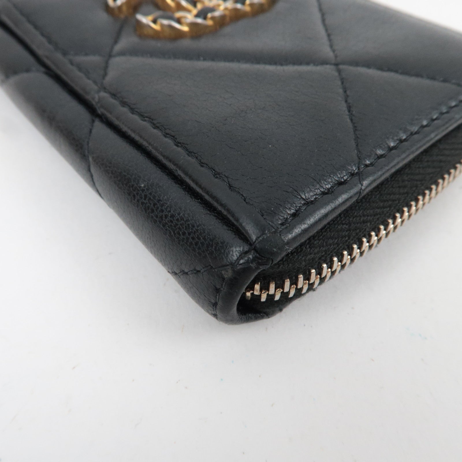 CHANEL Chanel 19 Dix-neuf Fragment Case Lambskin Black Gold HDW AP2701 31998590