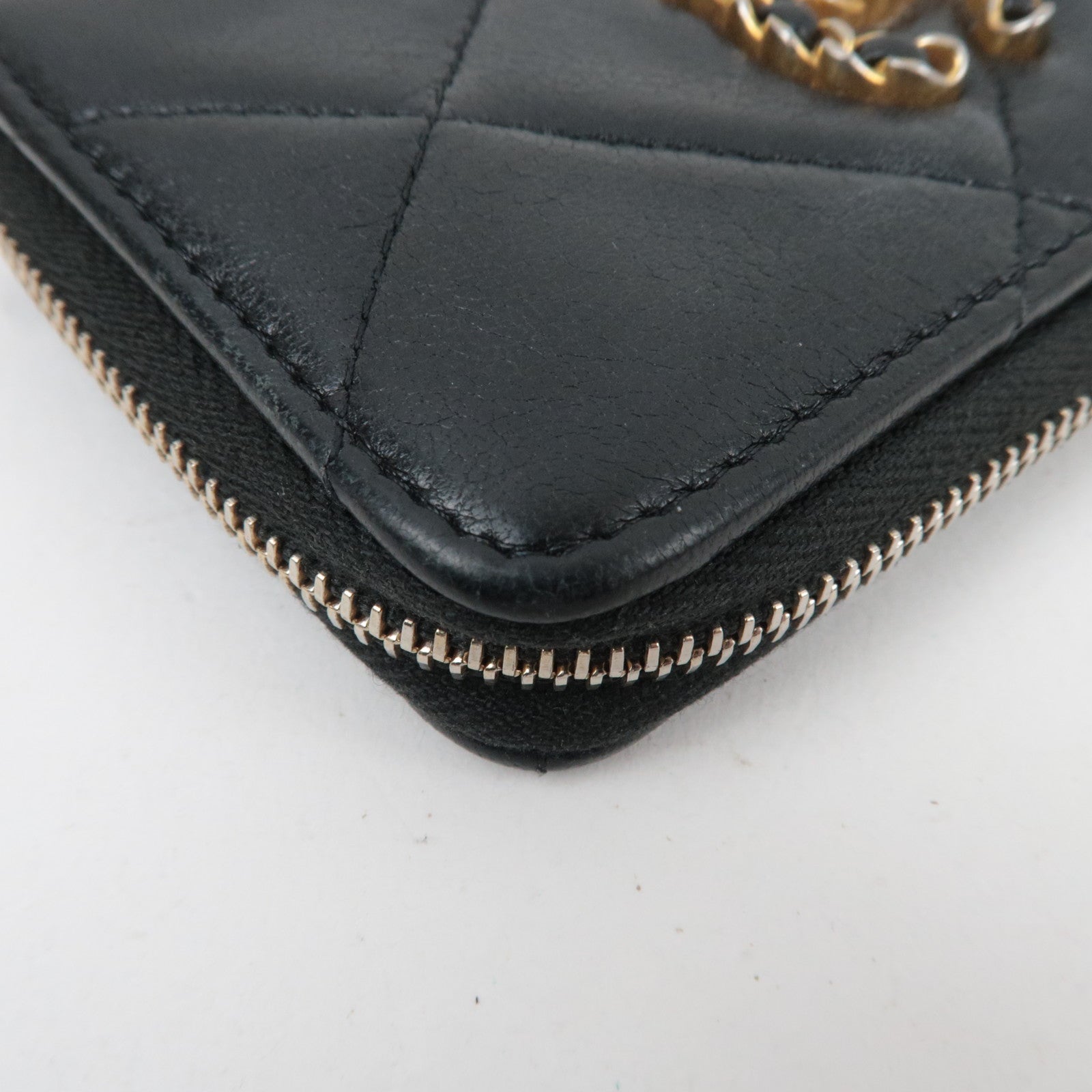 CHANEL Chanel 19 Dix-neuf Fragment Case Lambskin Black Gold HDW AP2701 31998590