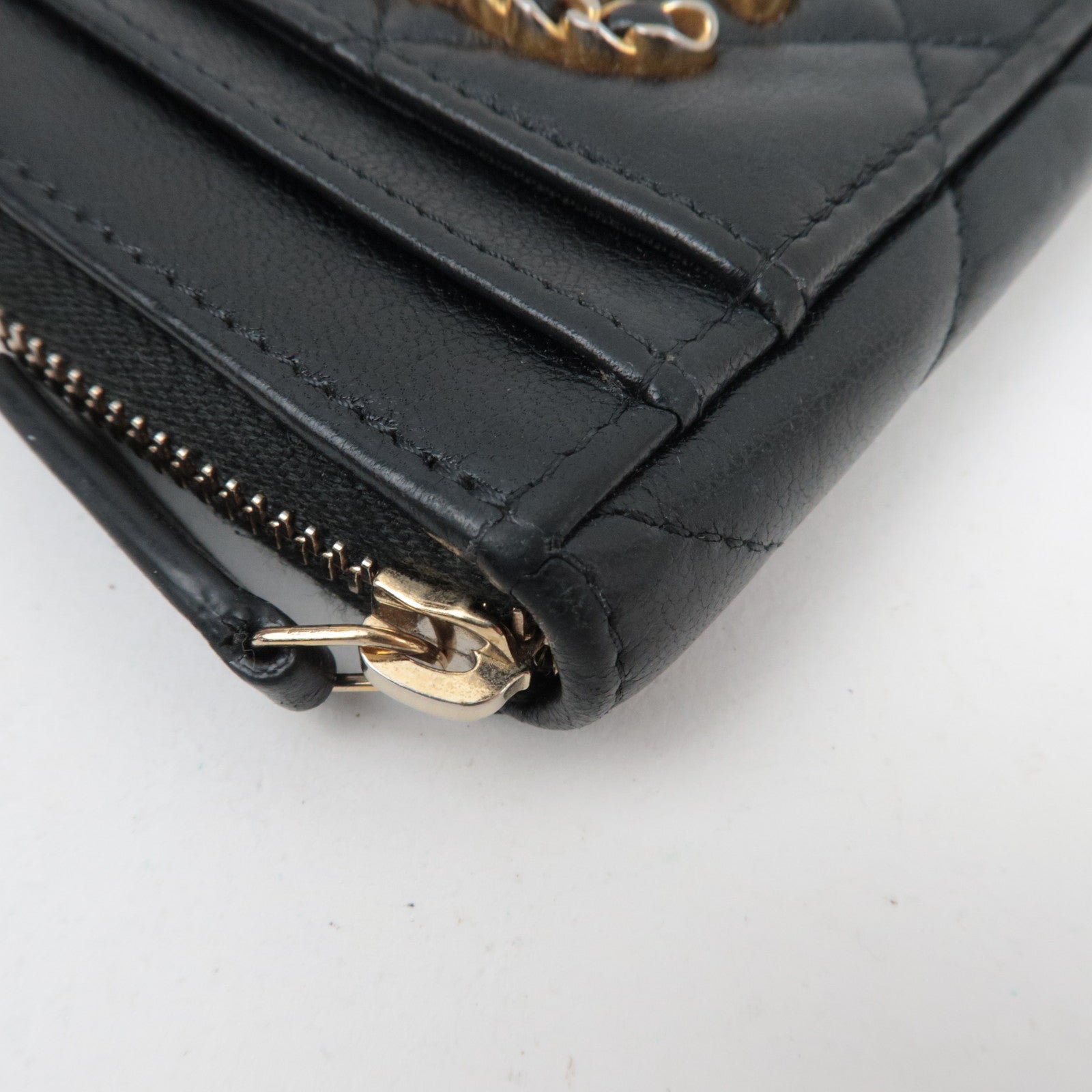 CHANEL Chanel 19 Dix-neuf Fragment Case Lambskin Black Gold HDW AP2701 31998590