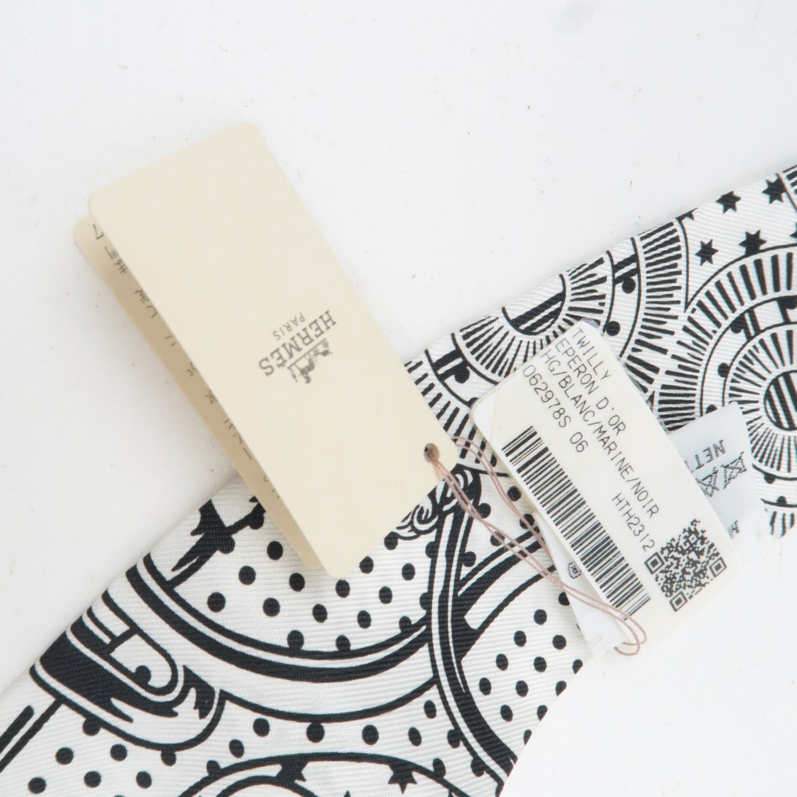 HERMES Twilly Scarf EPERON D'OR CUT 100% Silk White Black Navy *Box