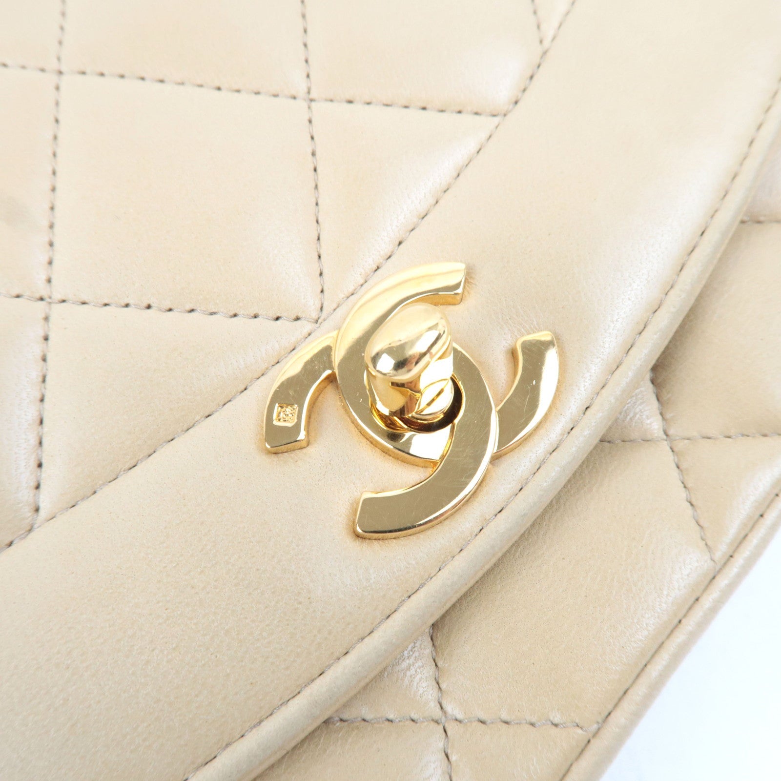 CHANEL Diana Matelasse 23 Lambskin Chain Shoulder Bag Beige A01164 2744599 *Box, Dust bag, G card