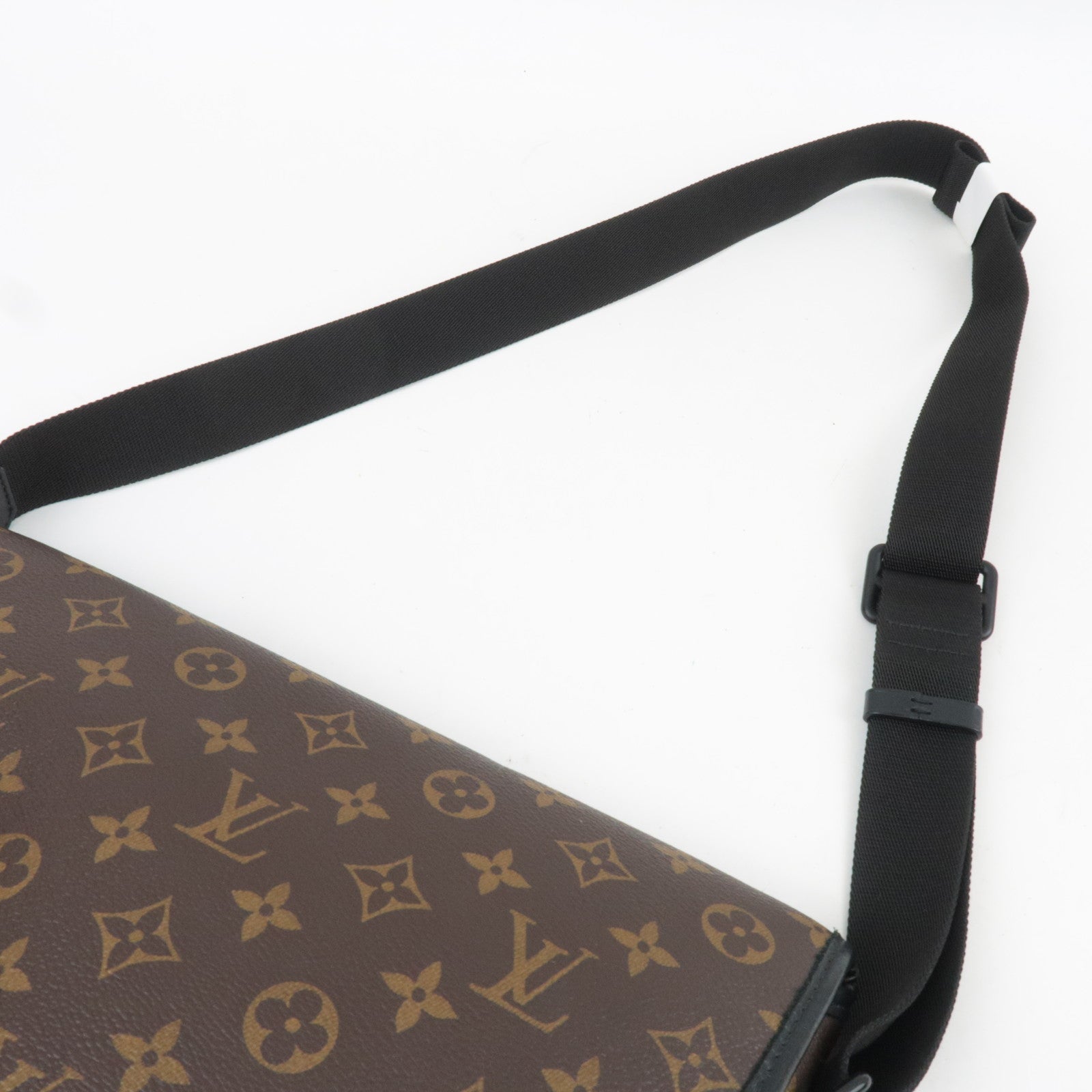 Louis Vuitton Monogram Macassar Magnetic Messenger Shoulder Bag M45557 CA0231