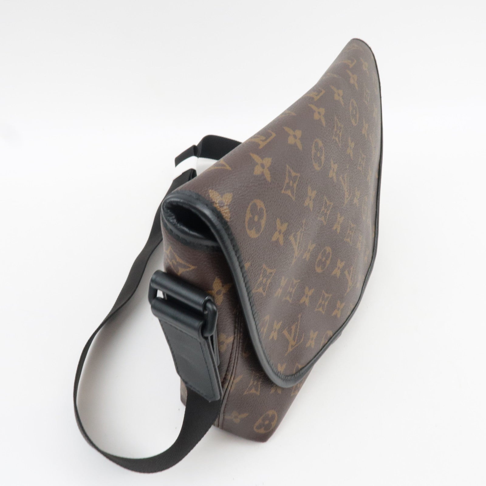 Louis Vuitton Monogram Macassar Magnetic Messenger Shoulder Bag M45557 CA0231